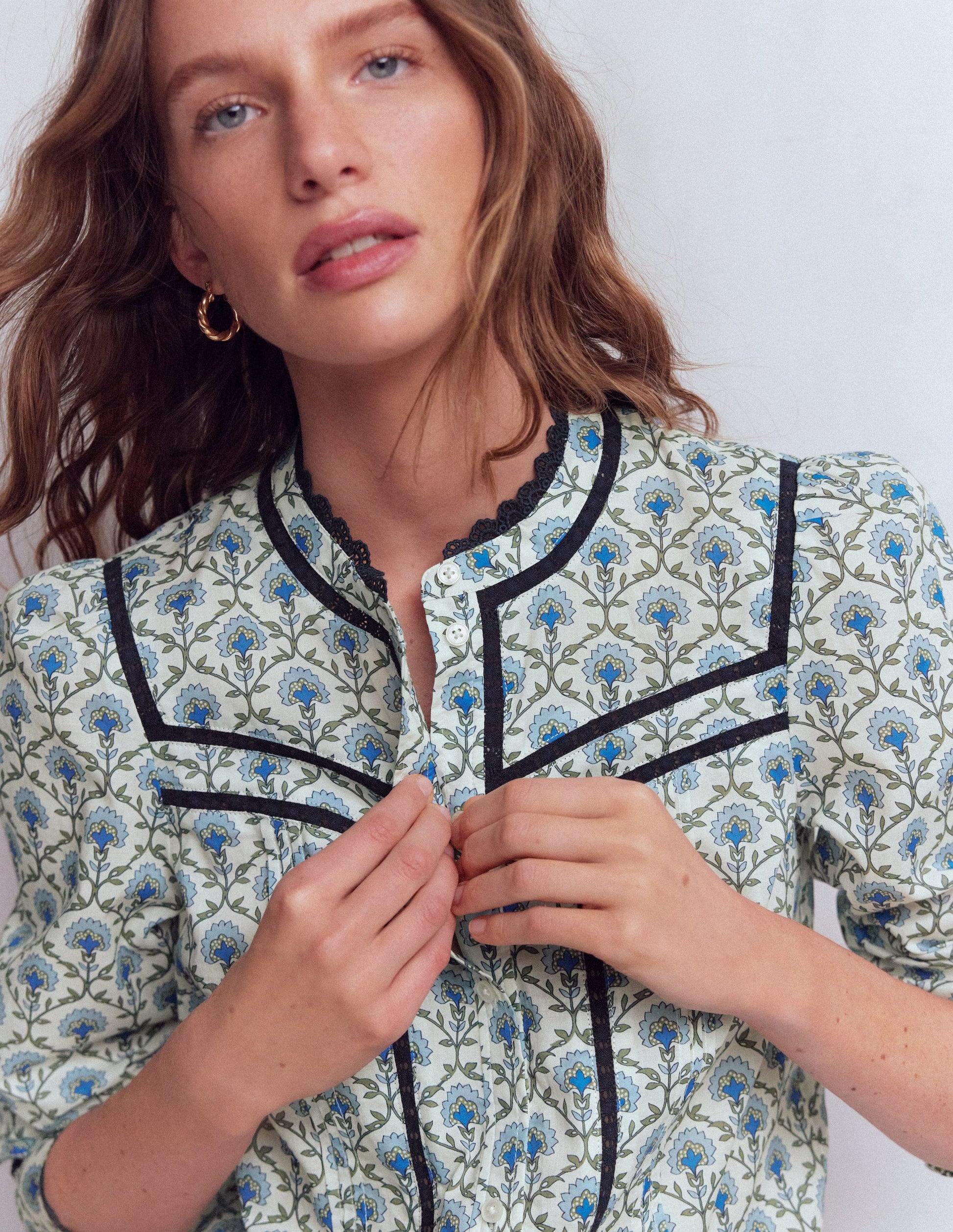 Carmen Oberteil mit Besatz-Naturweiß, Blumengitter-2