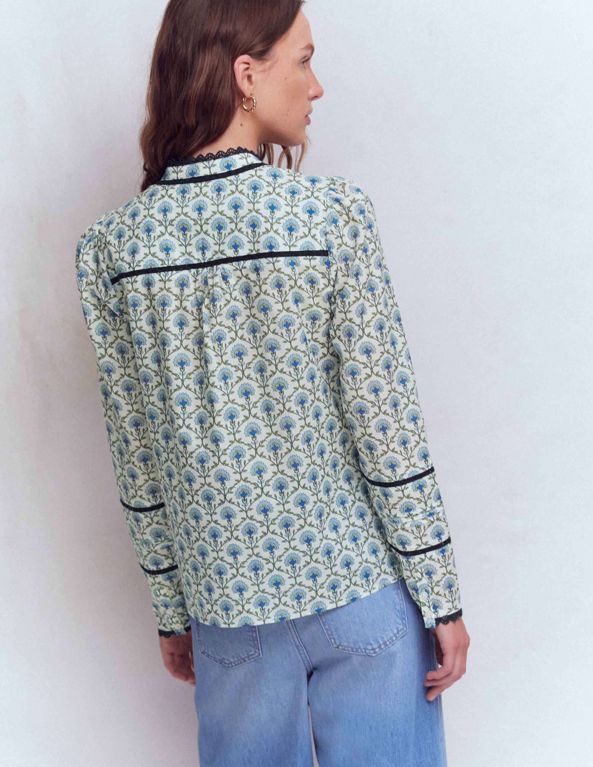 Top Carmen en coton à détails en dentelle-Ivoire, motif Flower Lattice - Image 3
