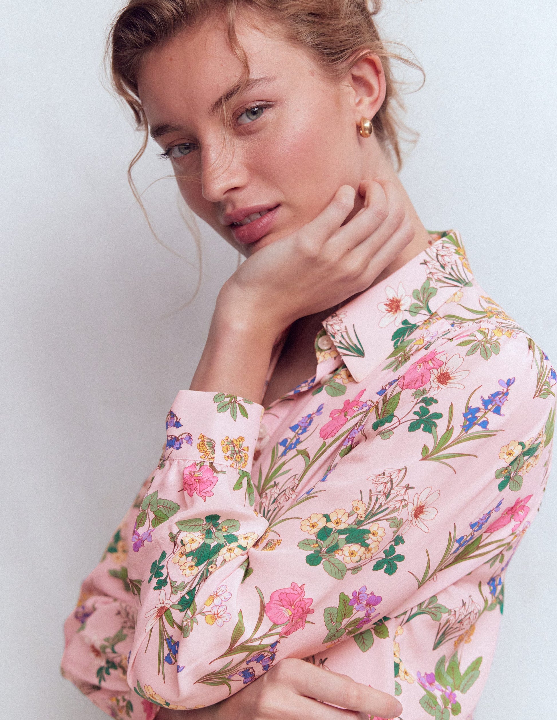 Sara Seidenhemd-Bunt, Zarte Blüten-2