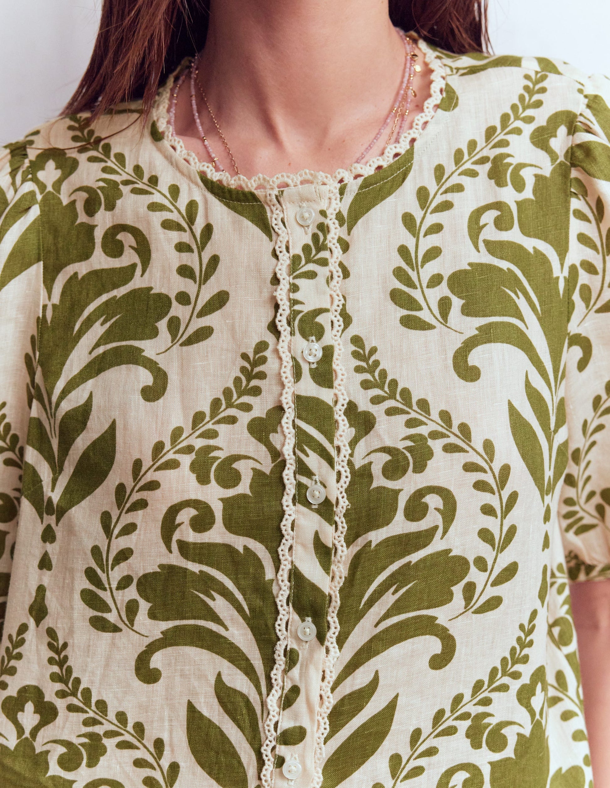 Leah Kurzärmeliges Leinenoberteil-Naturweiß und Grün Blumenmuster-2