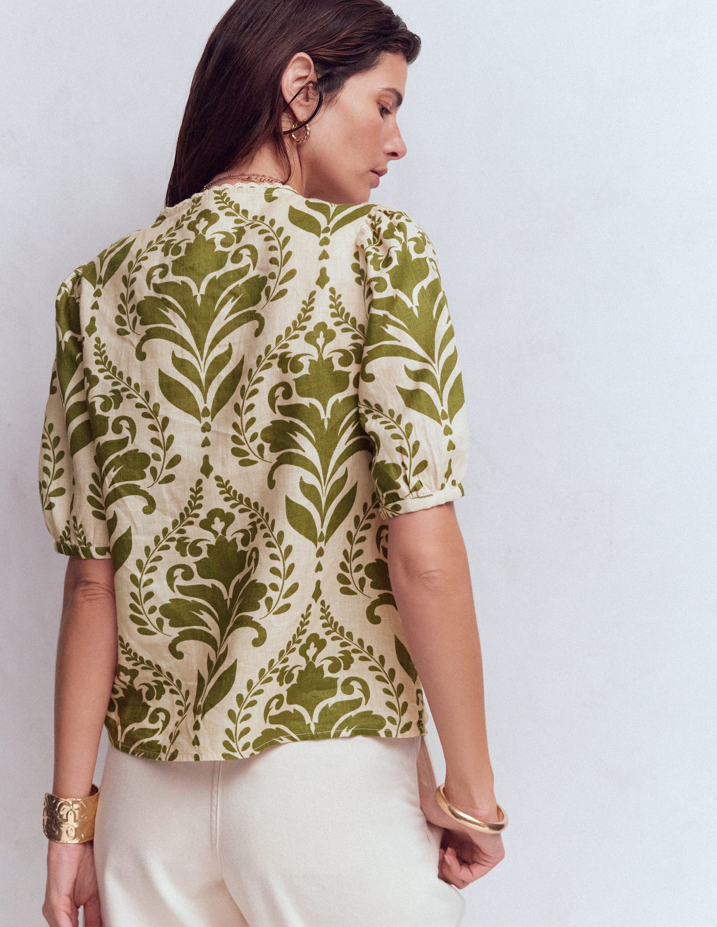 Leah Kurzärmeliges Leinenoberteil-Naturweiß und Grün Blumenmuster