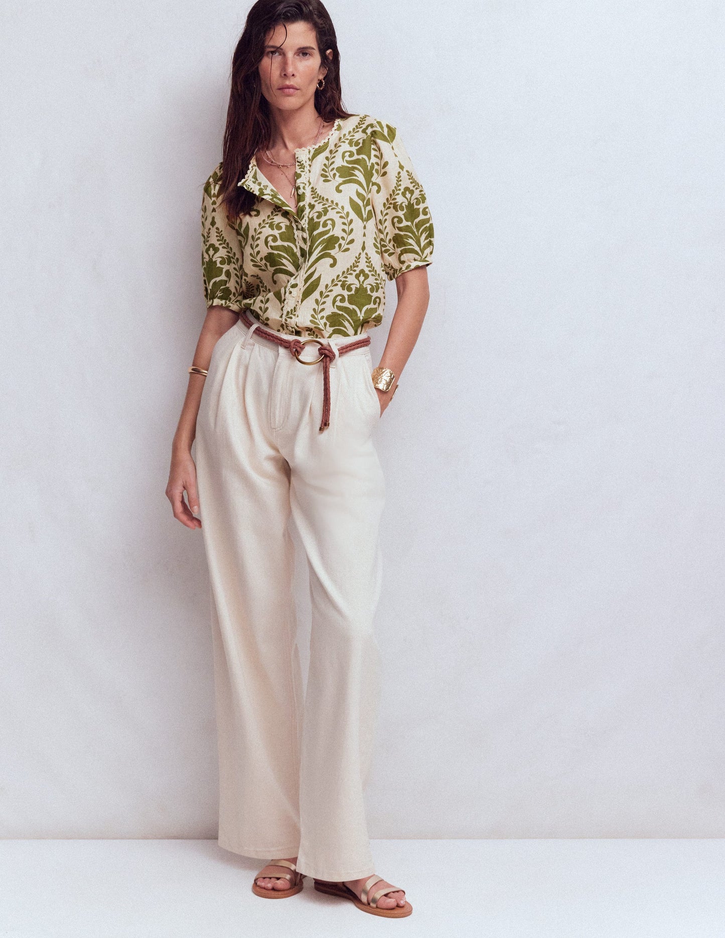 Leah Kurzärmeliges Leinenoberteil-Naturweiß und Grün Blumenmuster