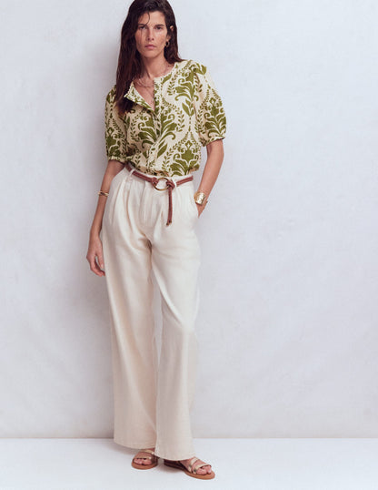 Leah Kurzärmeliges Leinenoberteil-Naturweiß und Grün Blumenmuster-4