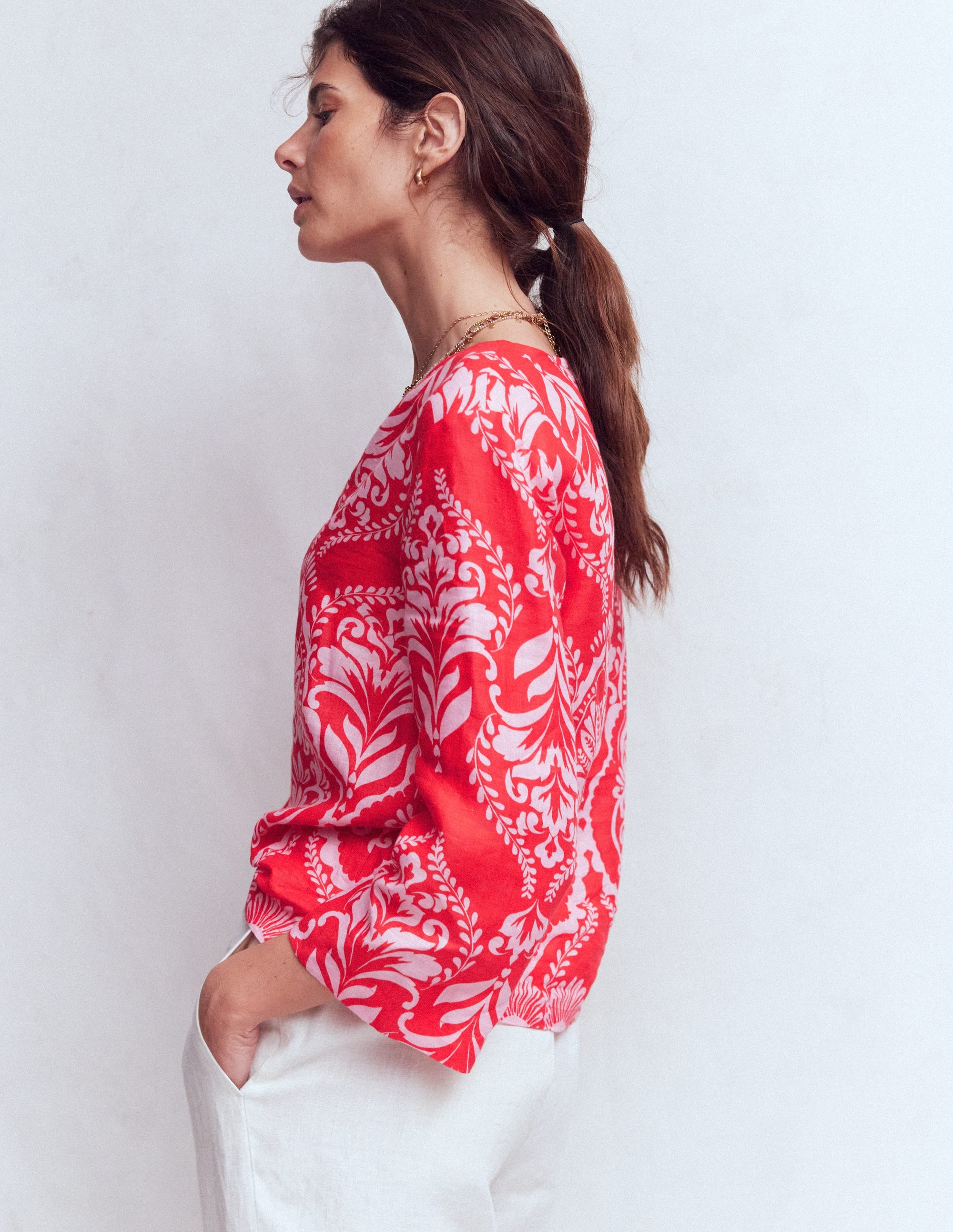 Top Cleo en lin-Rouge, motif Ornamental Garden Mono - Image 4