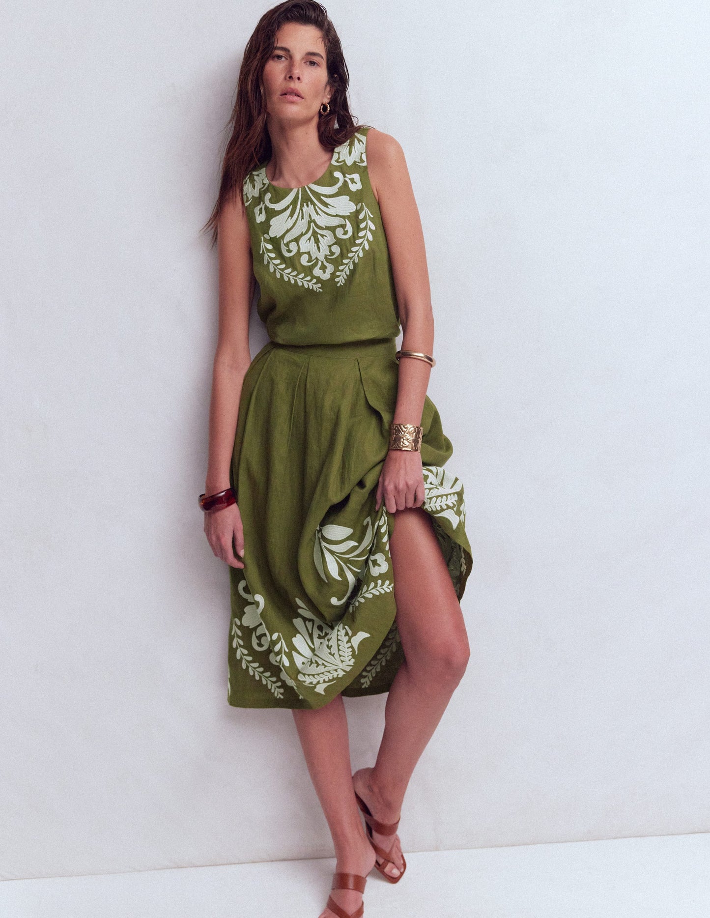 Sofia Besticktes Oberteil aus Leinen-Wintermoos, Naturweiße Stickerei