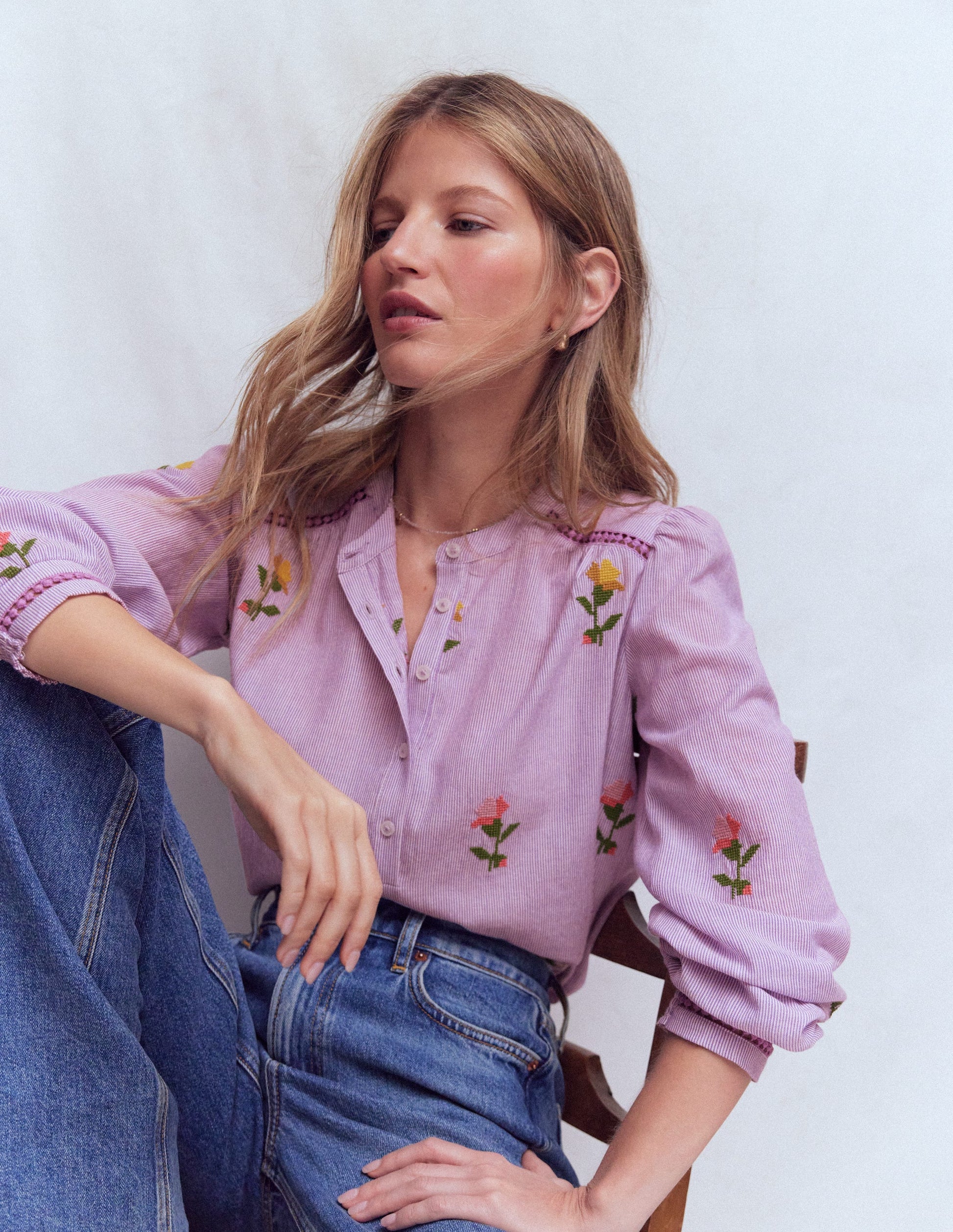 Besticktes Interest-Oberteil mit Besatz-Violett Streifen Stickerei-2