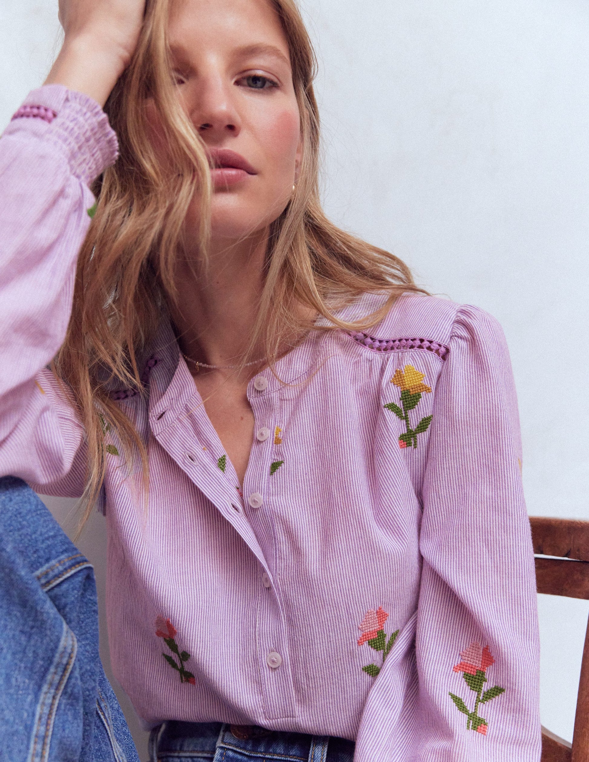 Besticktes Interest-Oberteil mit Besatz-Violett Streifen Stickerei-3