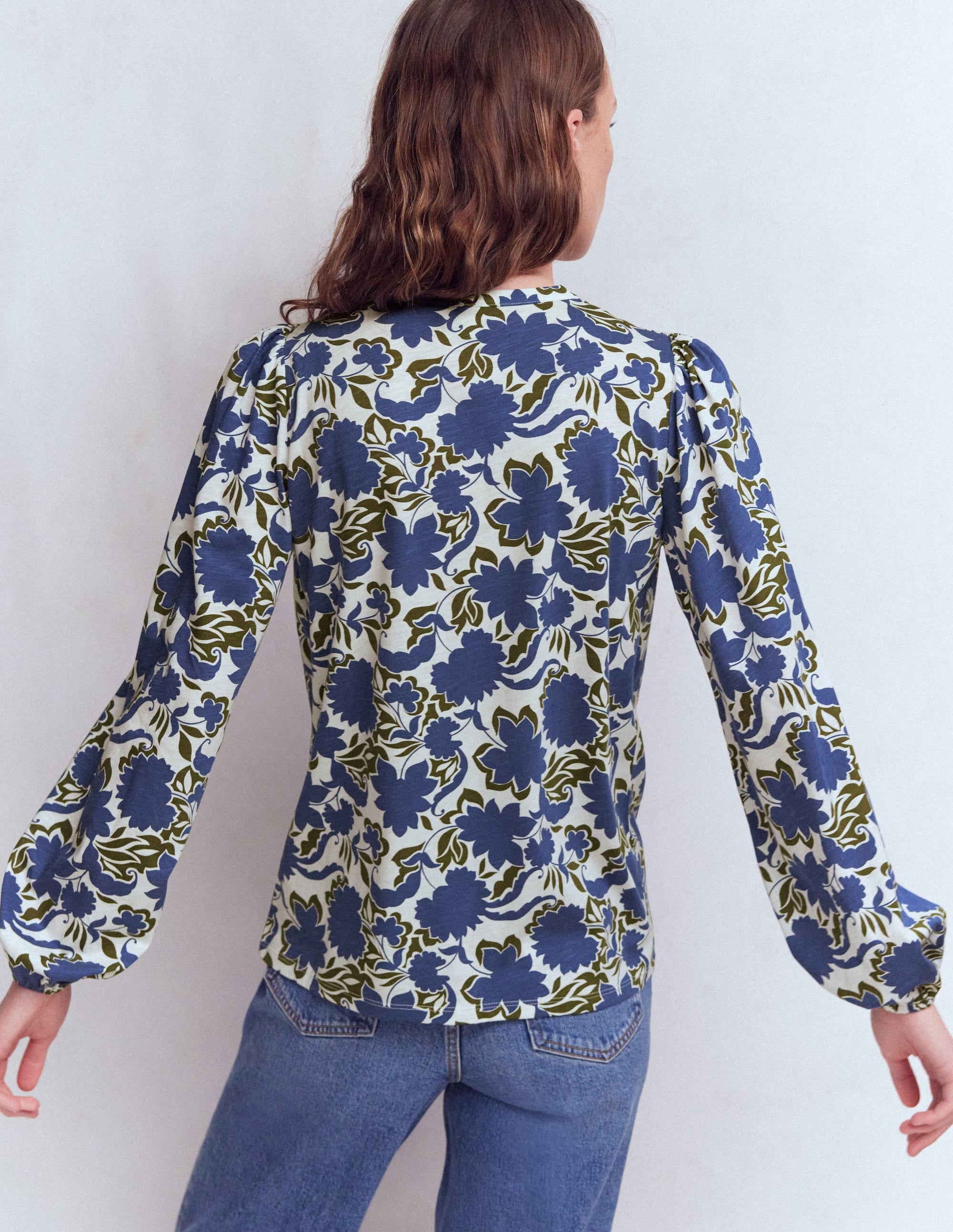 Chemise Mya smockée en jersey-Bleu marine authentique, motif Shadow Blossom - Image 3