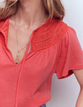 Edi T-Shirt mit Besatz-Porzellan Rose