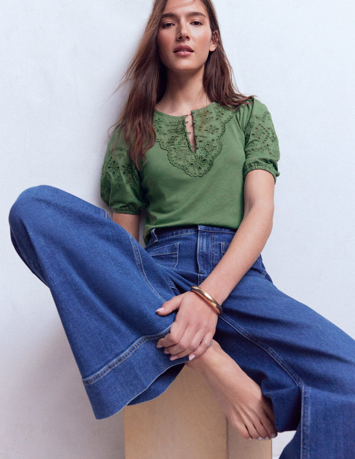 Ada Oberteil mit Lochstickerei-Weidengrün