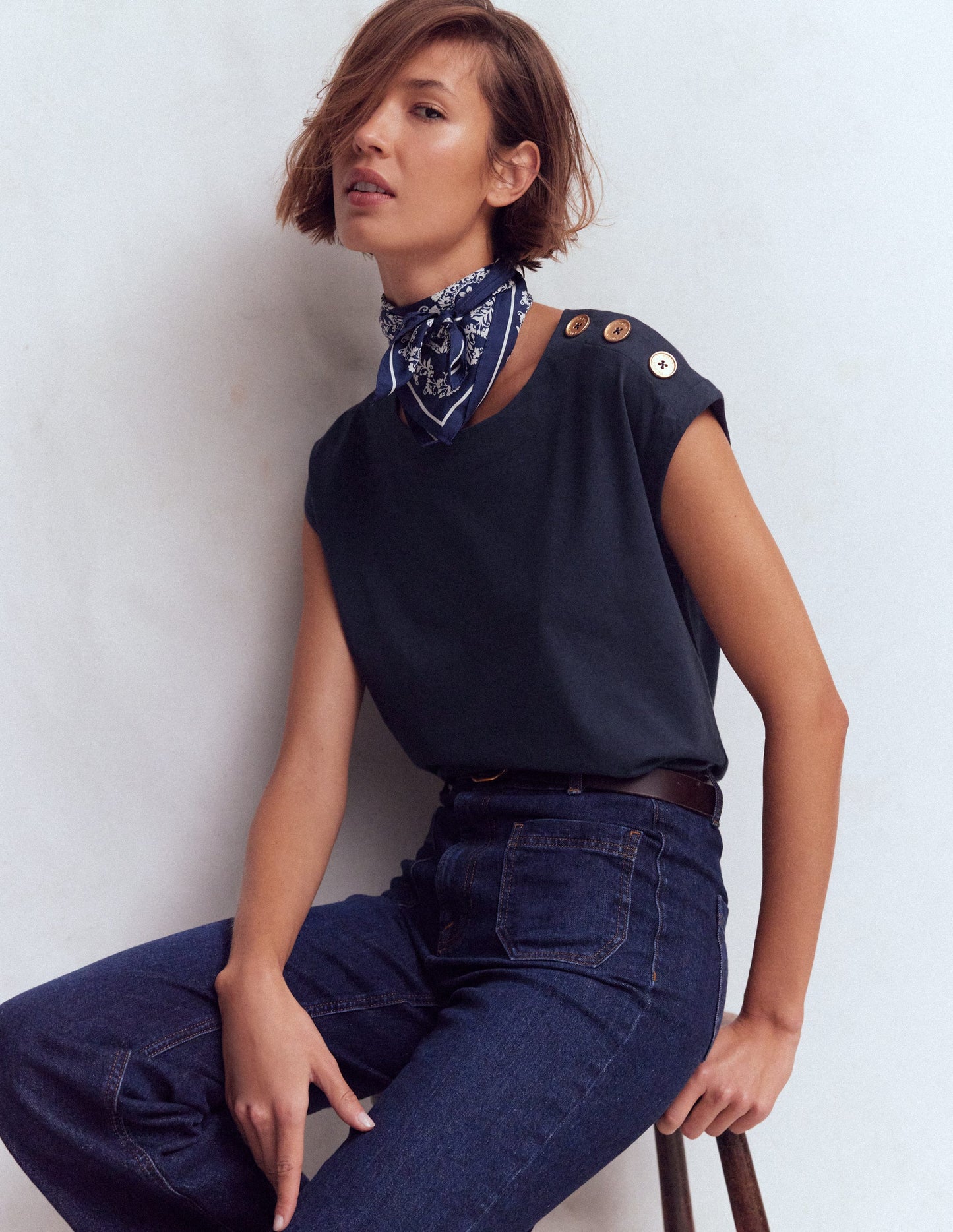 T-Shirt mit Knopfdetail-Marineblau