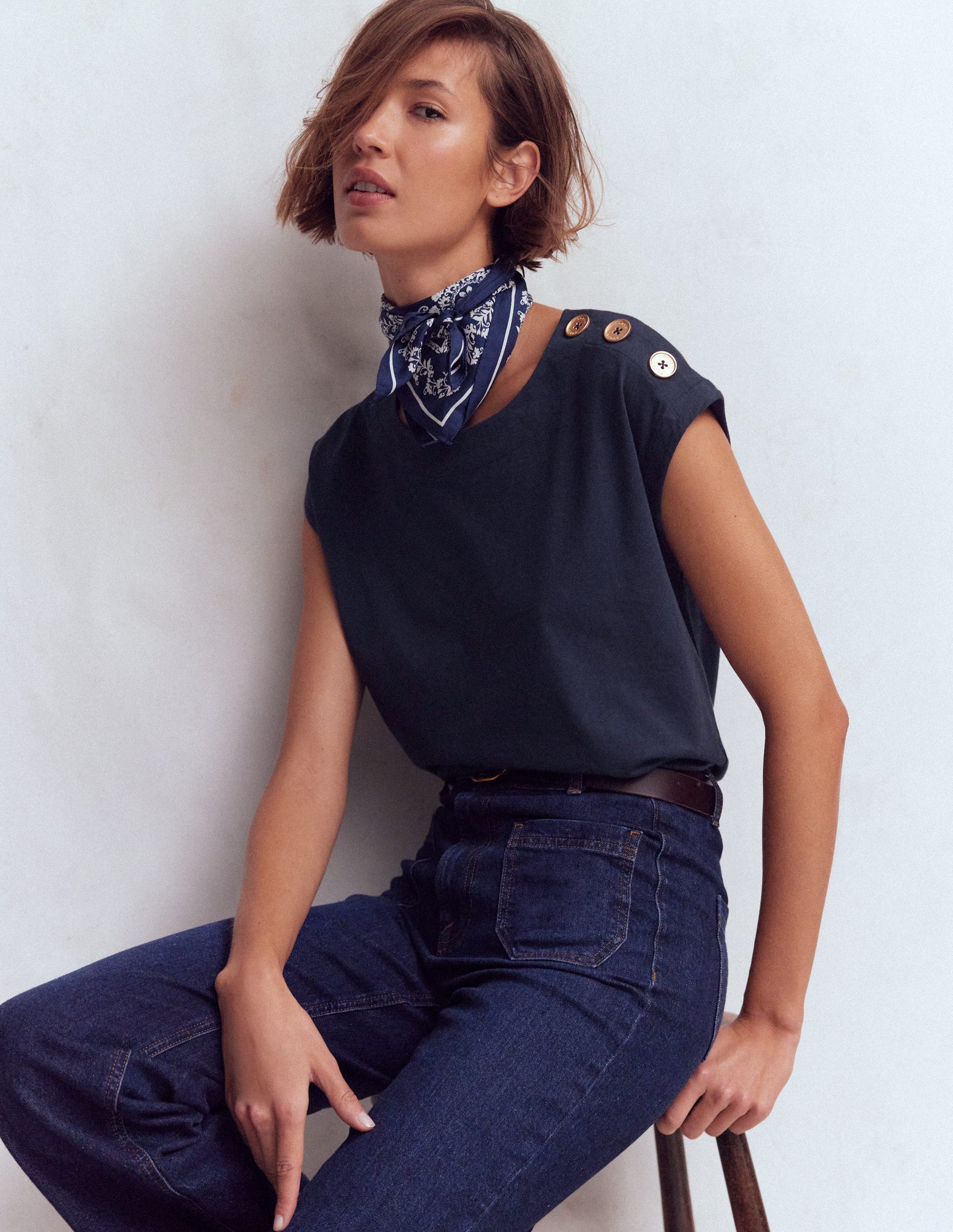 T-Shirt mit Knopfdetail-Marineblau-1