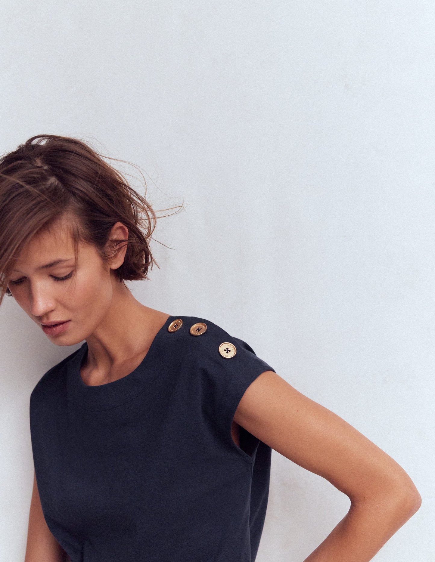 T-Shirt mit Knopfdetail-Marineblau