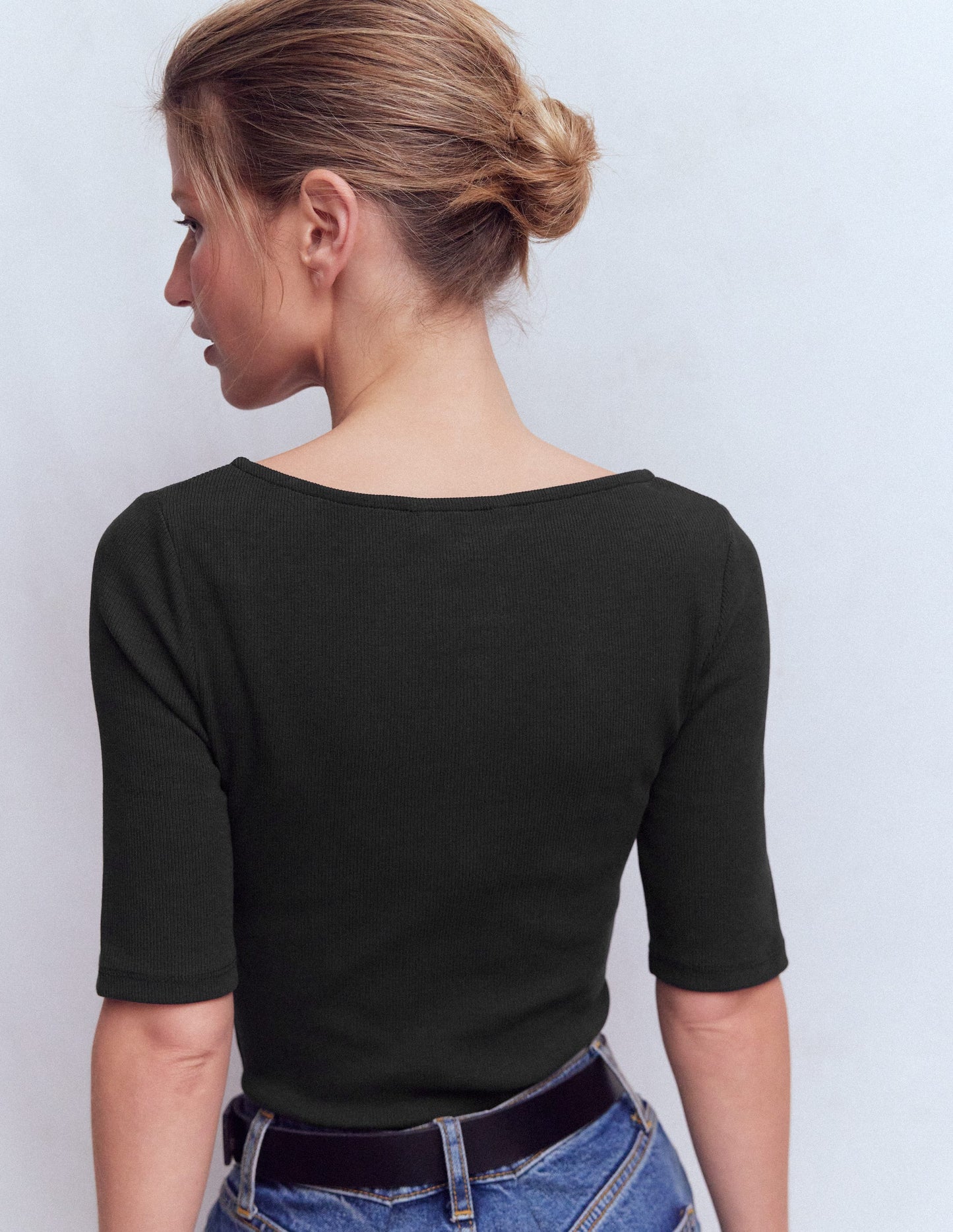 Kurzärmliges Henley-Shirt aus Rippstrick-Schwarz