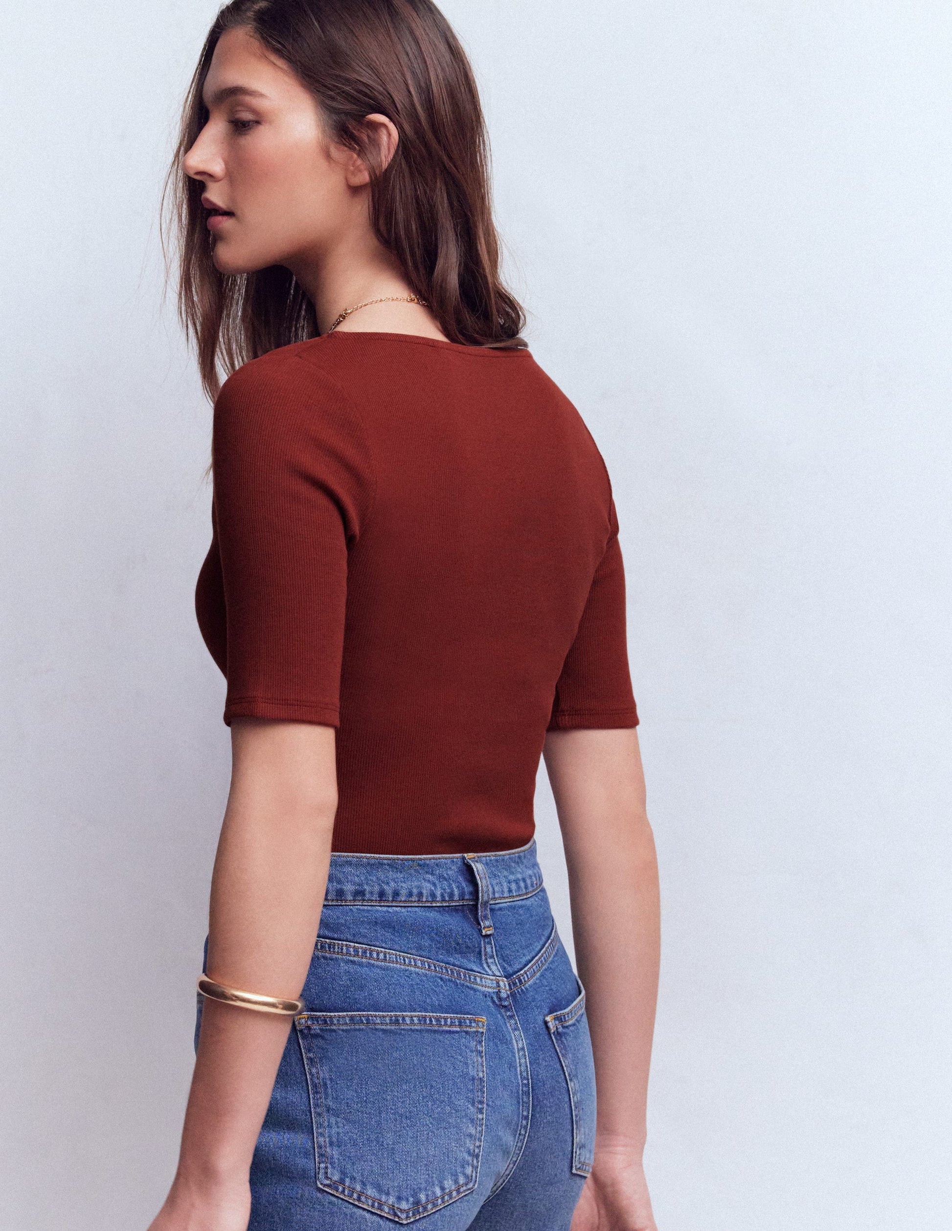 Kurzärmliges Henley-Shirt aus Rippstrick-Heiße Schokolade-3