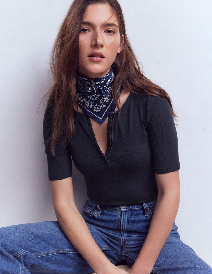 Kurzärmliges Henley-Shirt aus Rippstrick-Marineblau