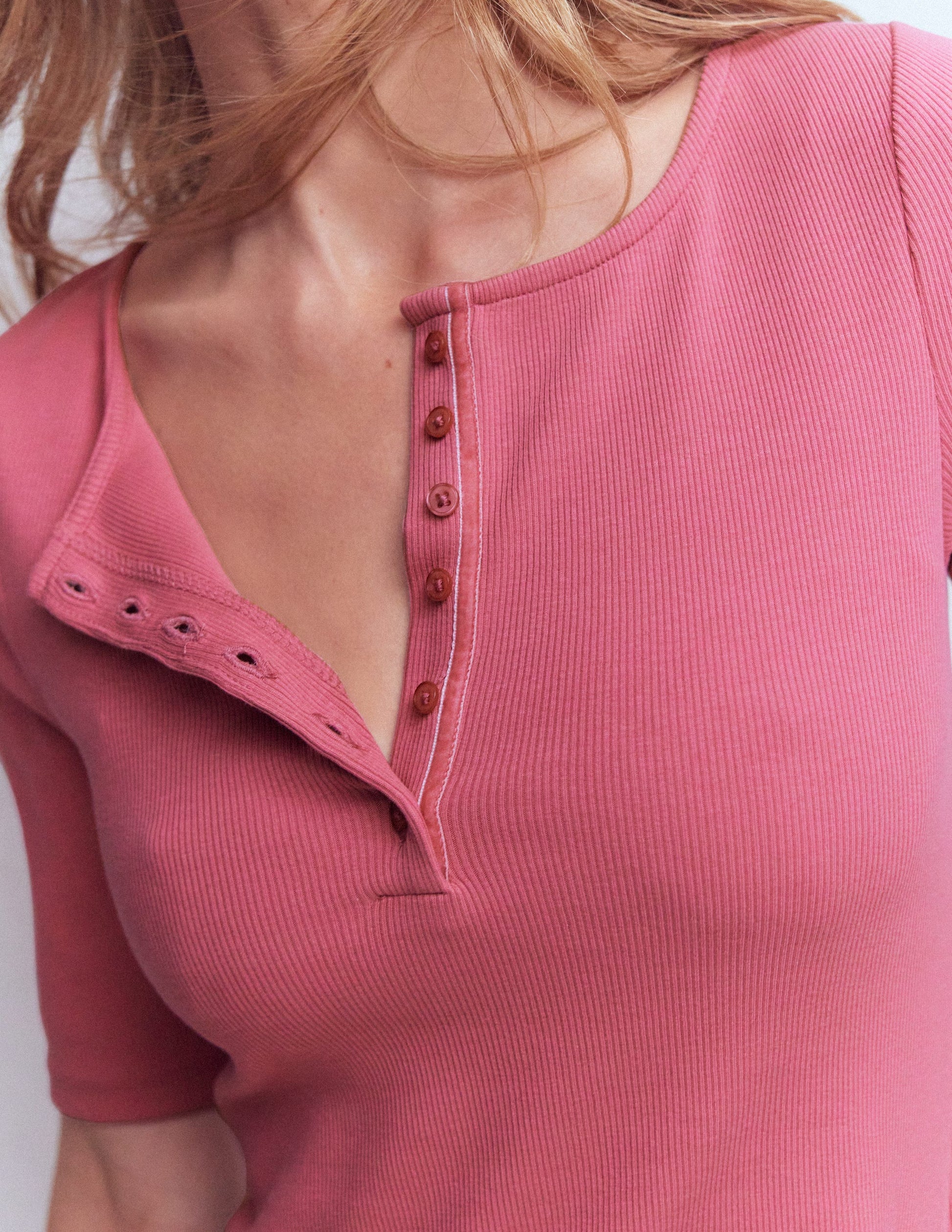 Kurzärmliges Henley-Shirt aus Rippstrick-Malaga-2