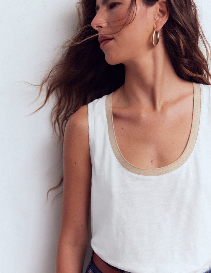 Top mit Metallic-Besatz und tiefem Rundhalsausschnitt-Weiß