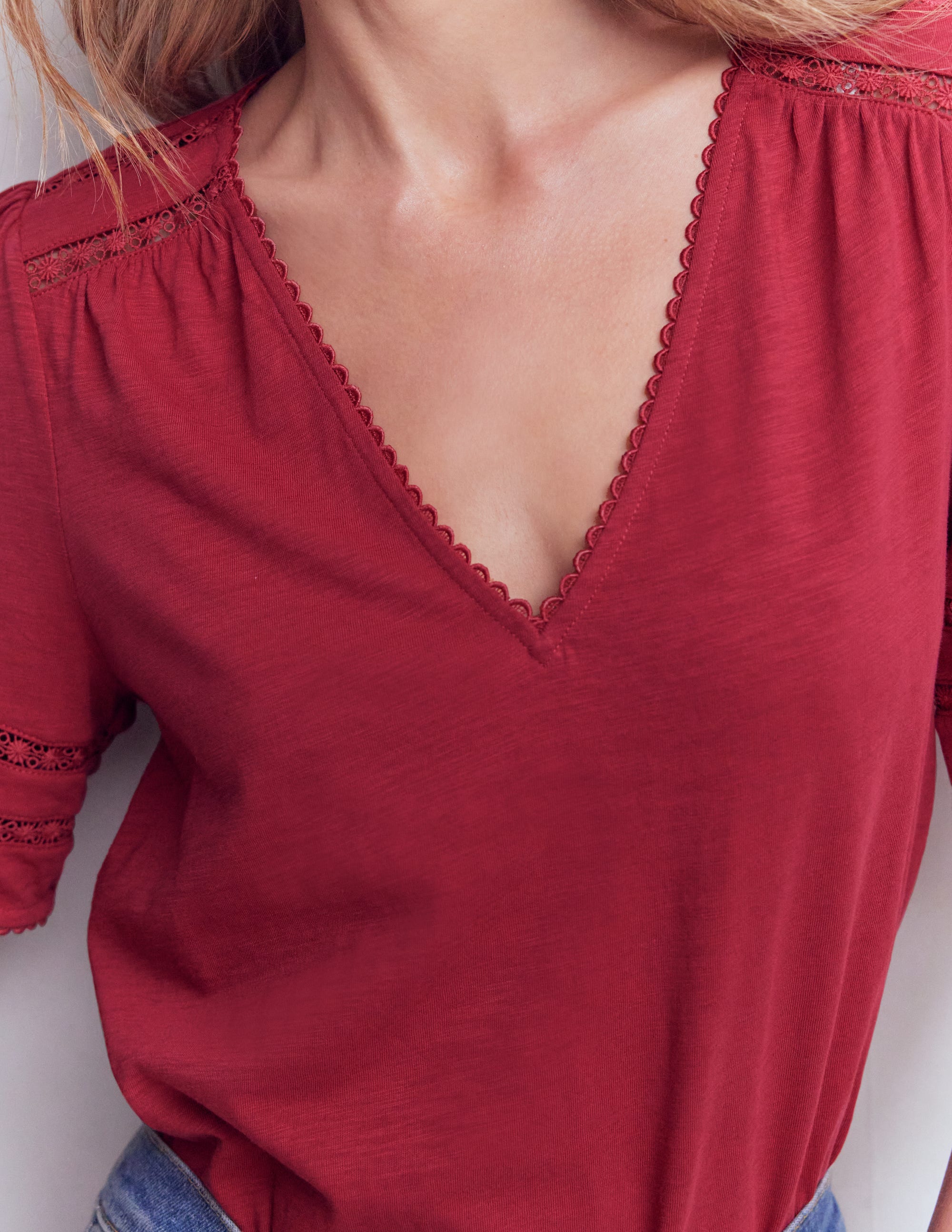 Poppy T-Shirt mit Besatz und V-Ausschnitt-Terrakotta-Rot - Image 2
