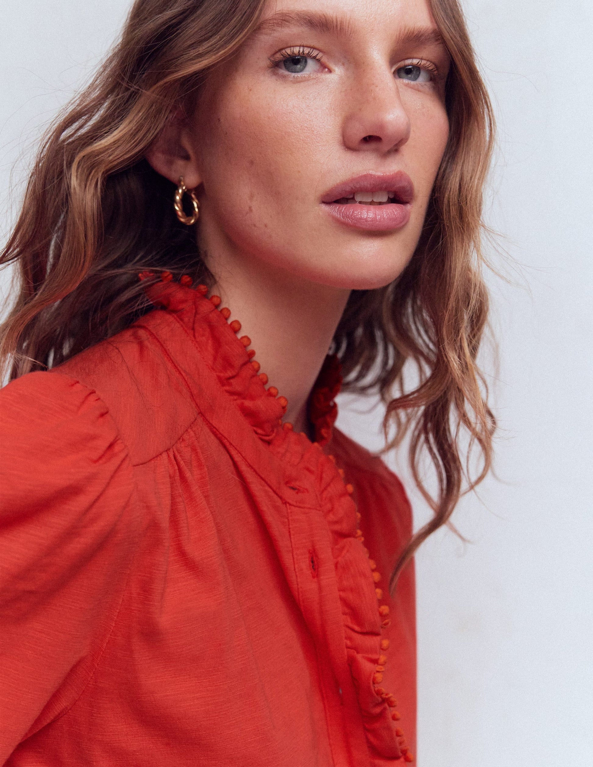 Emily Rüschenhemd mit Bommel-Detail-Blutorange-2