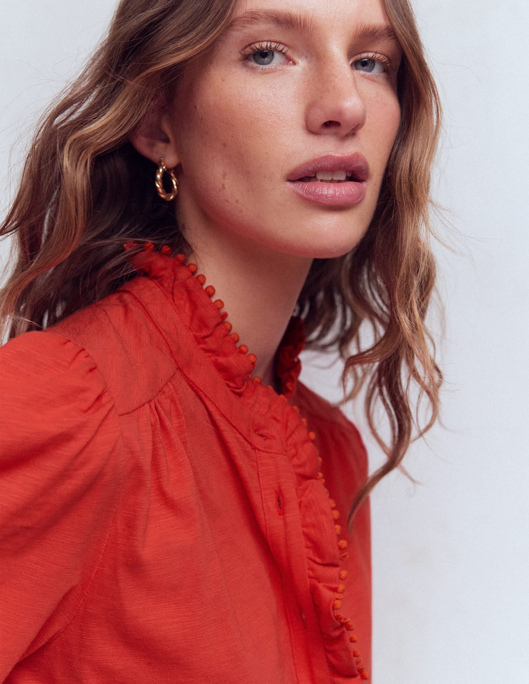 Emily Rüschenhemd mit Bommelbesatz-Blutorange - Image 2