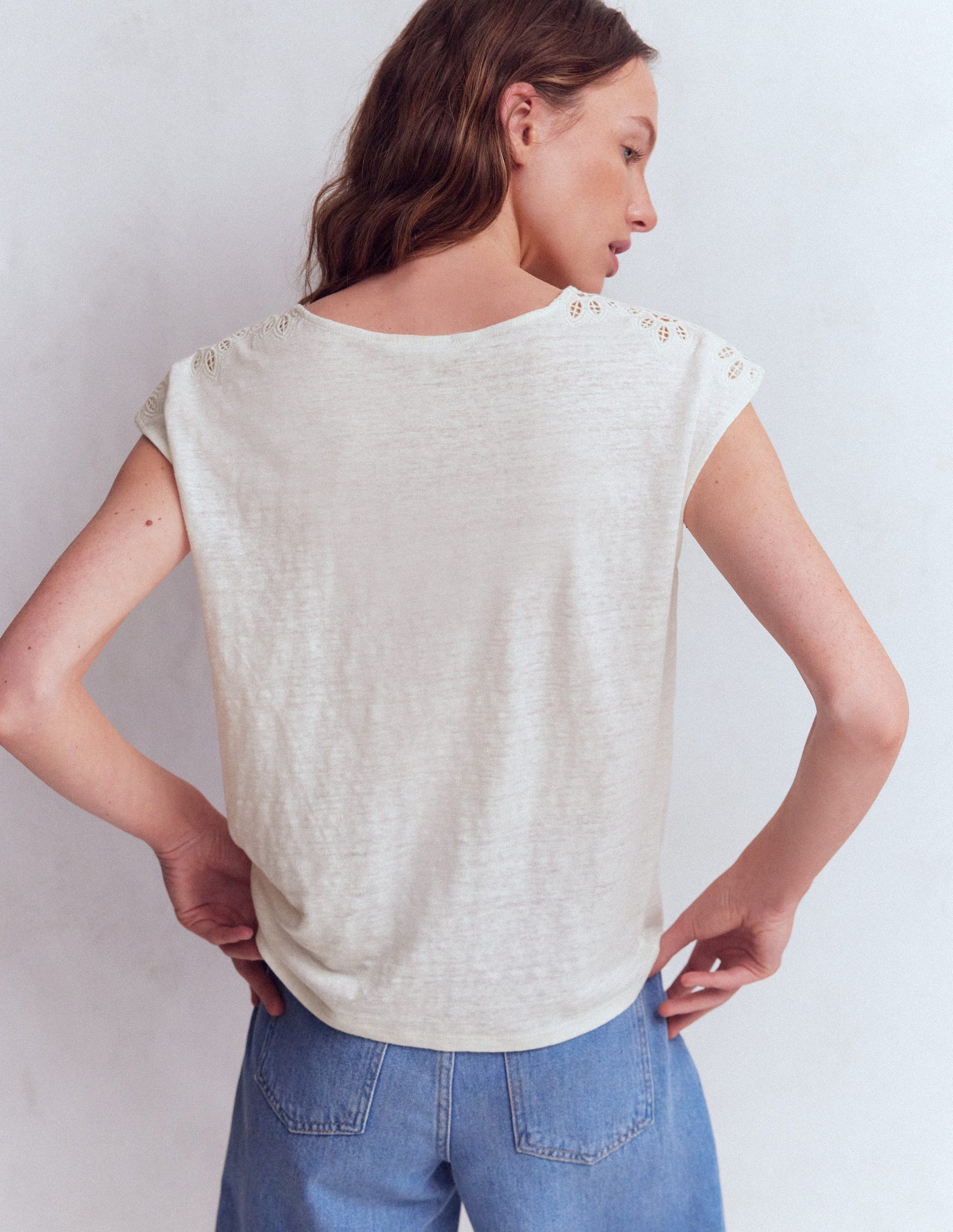 Tara Leinen-T-Shirt mit Cutwork-Naturweiß-3