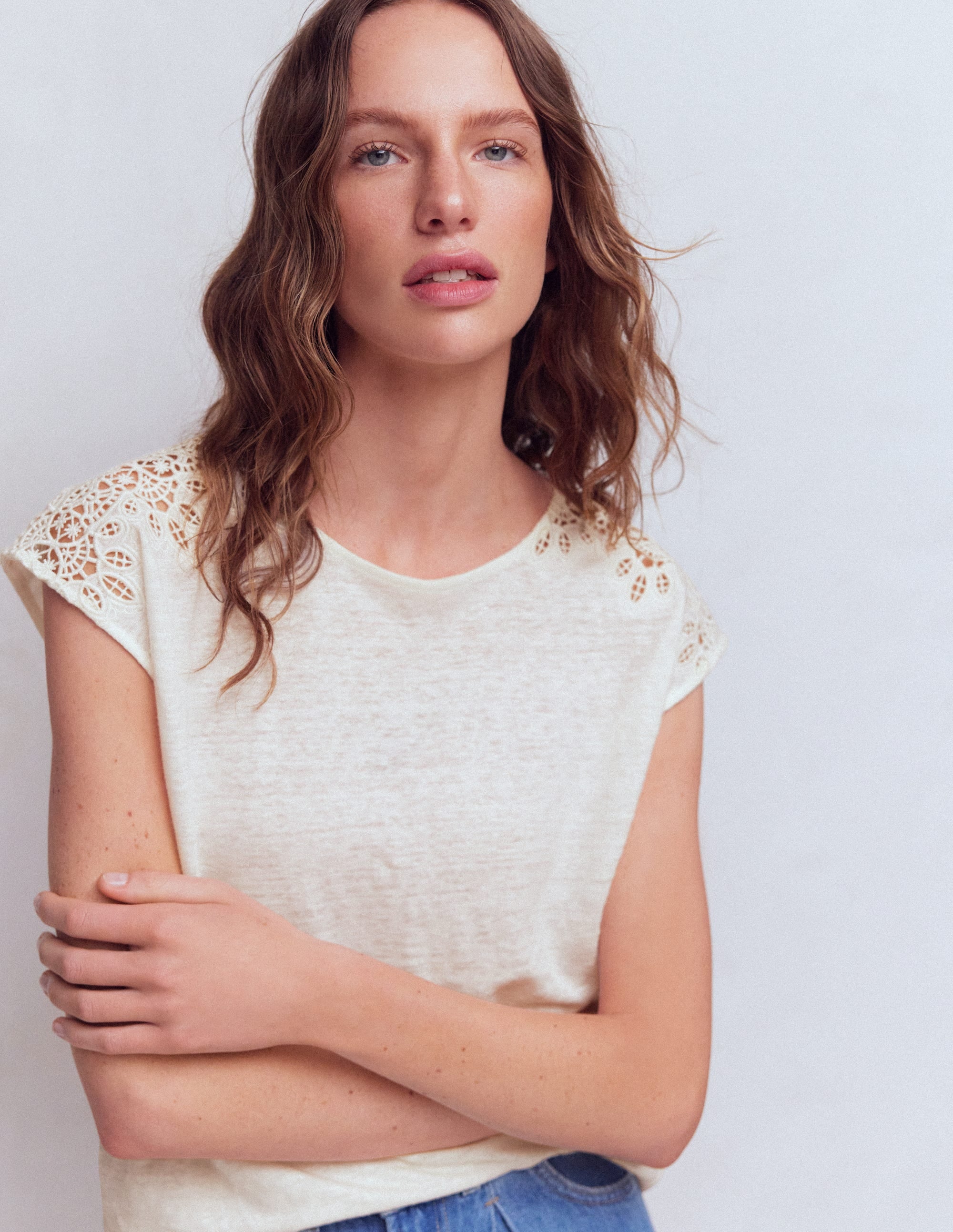 Tara Leinen-T-Shirt mit Cutwork-Naturweiß - Image 4