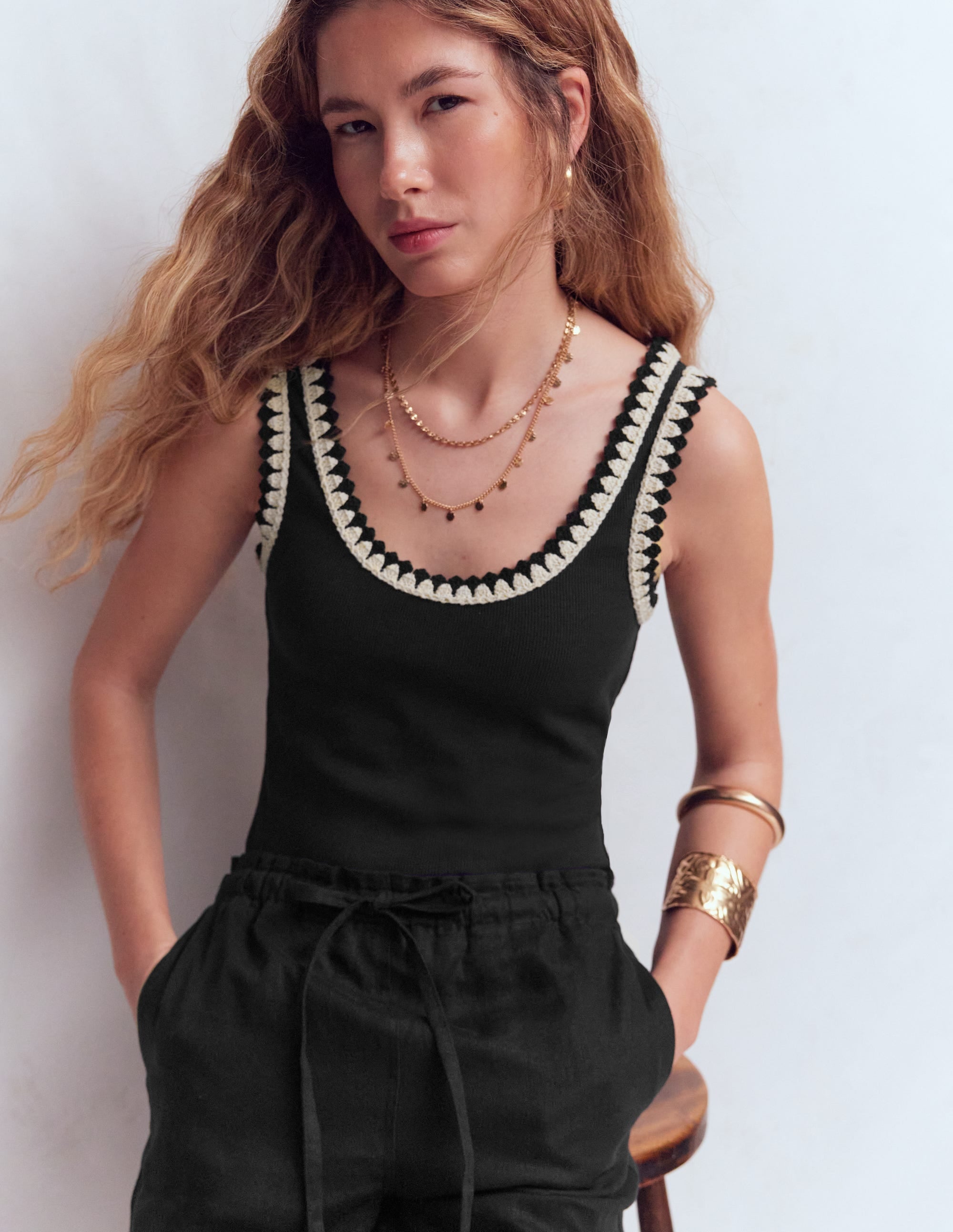 Maddie Top mit Besatz-Schwarz - Image 1