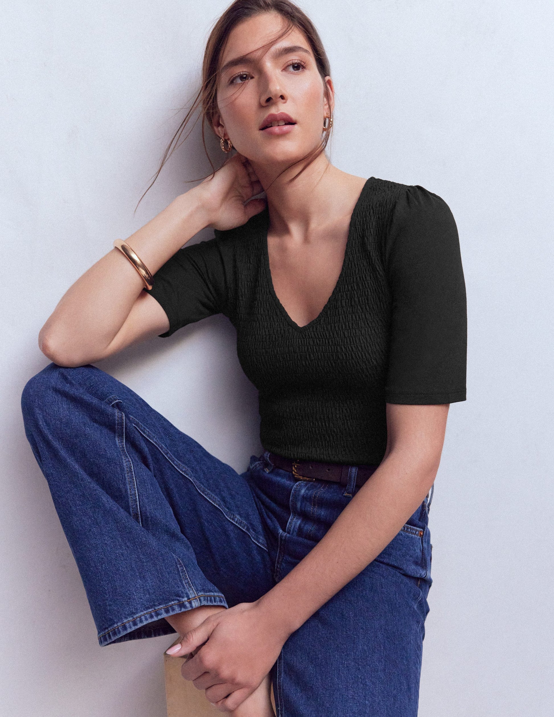 Lyla Gesmoktes Oberteil mit V-Ausschnitt-Schwarz-1