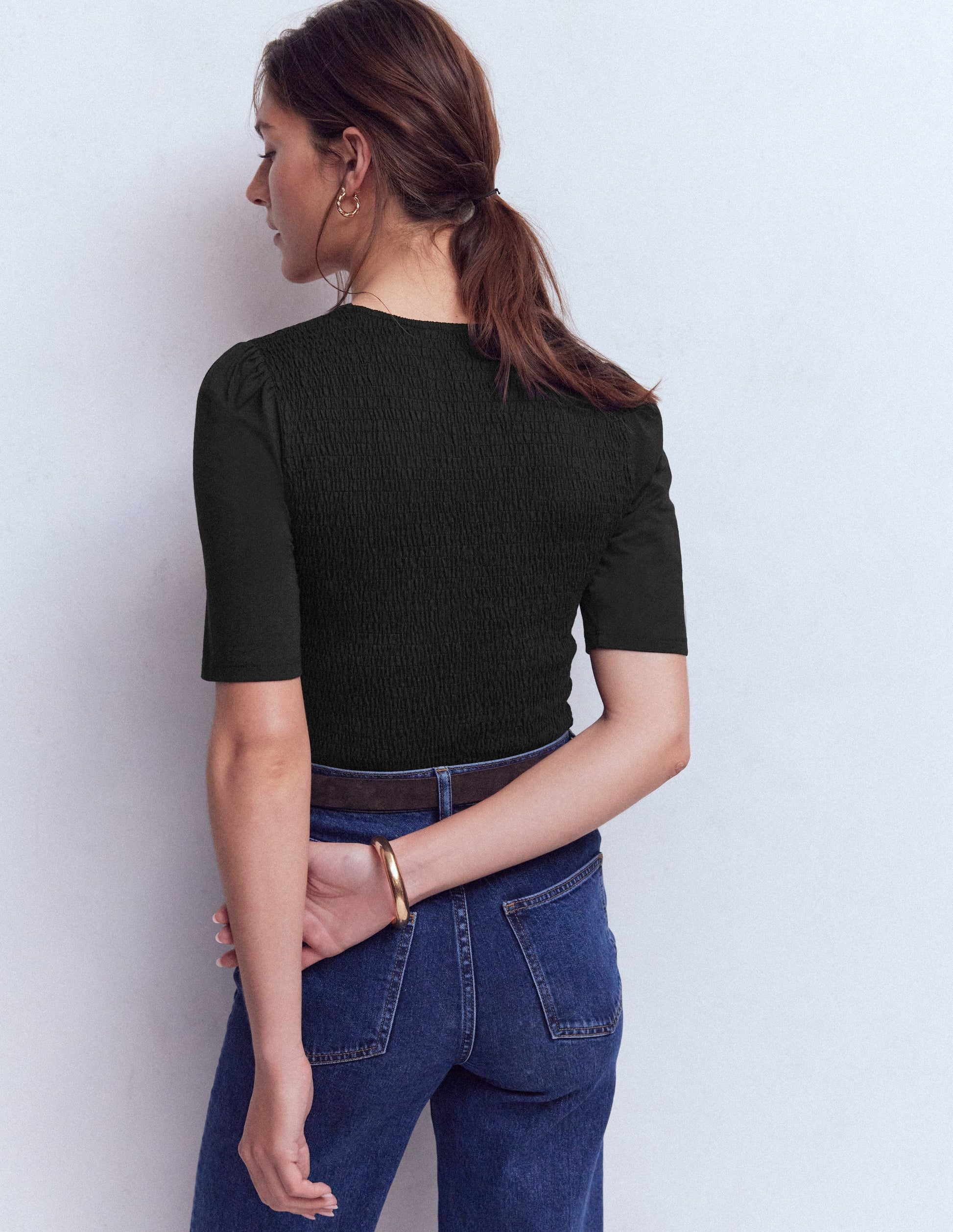 Lyla Gesmoktes Oberteil mit V-Ausschnitt-Schwarz-3