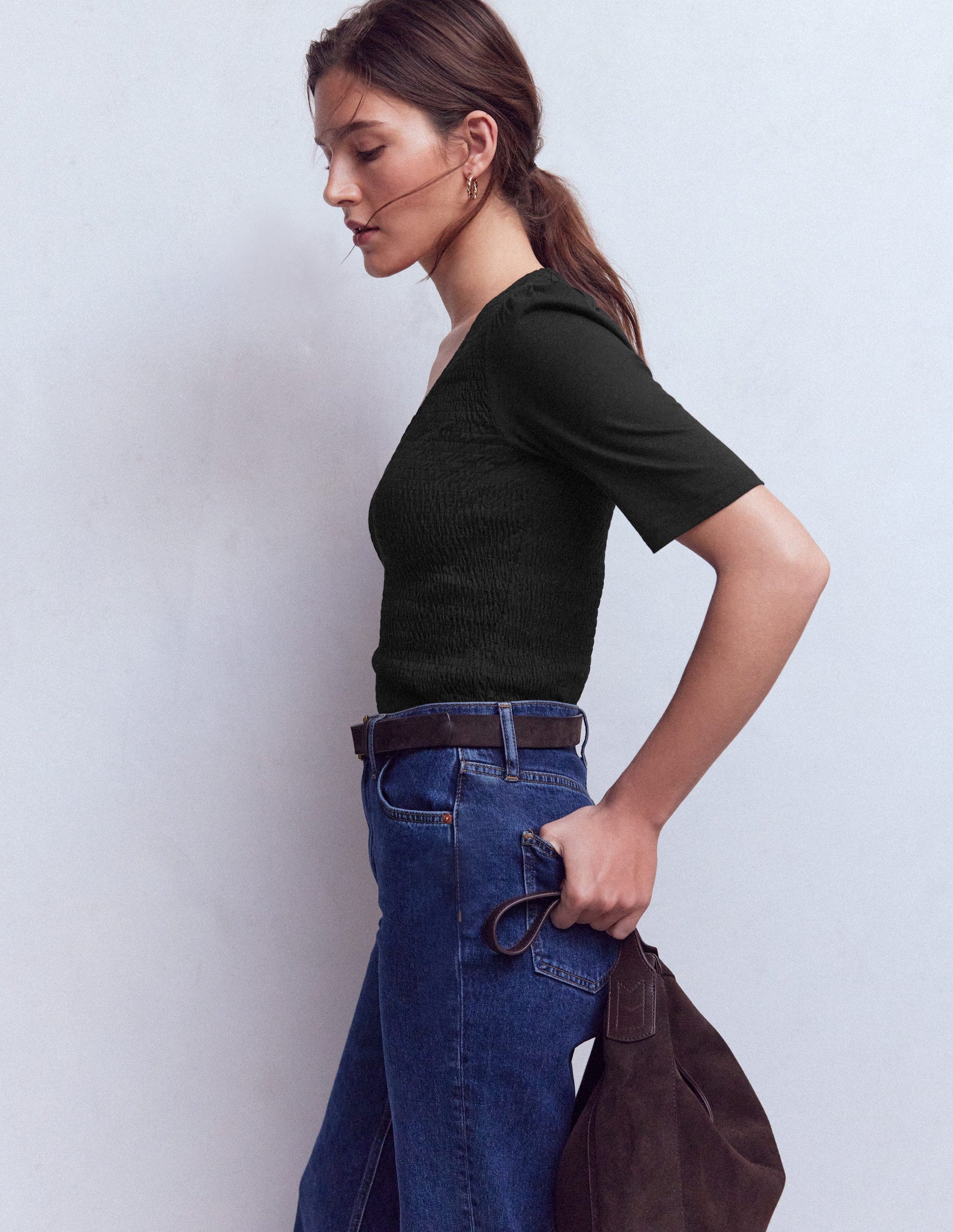 Lyla Gesmoktes Oberteil mit V-Ausschnitt-Schwarz-4