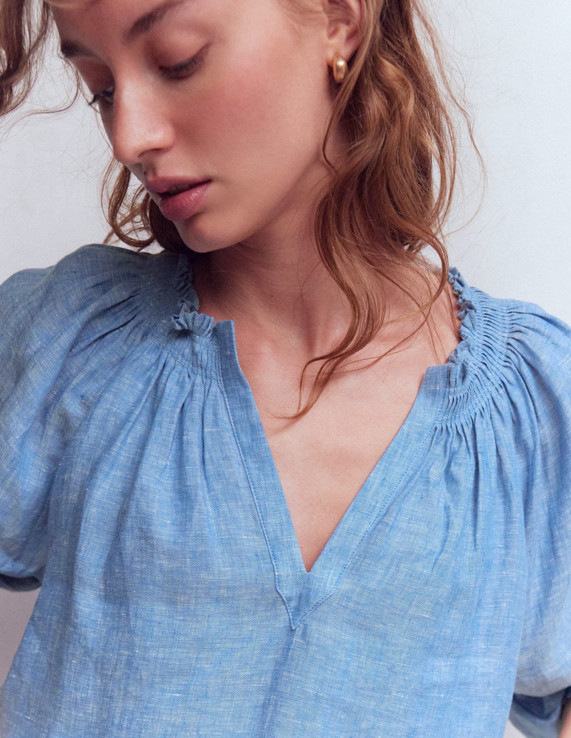 Serena Leinenoberteil mit Faltendetail am Ausschnitt-Blauer Faux-Uni-2