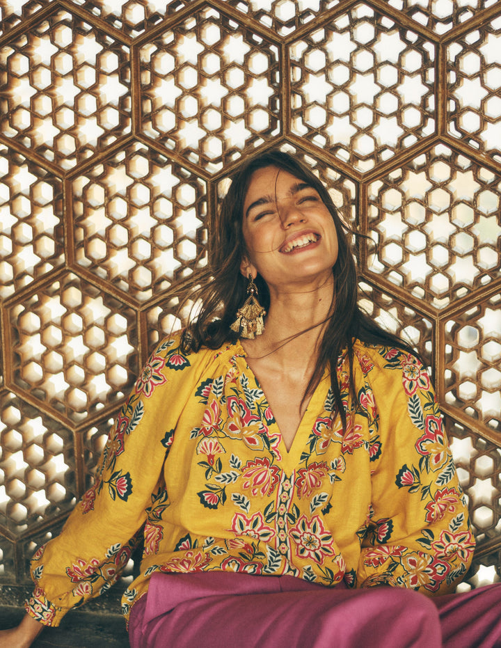 Serena Leinenoberteil mit Faltendetail am Ausschnitt-Gelb, Blüten-Eleganz