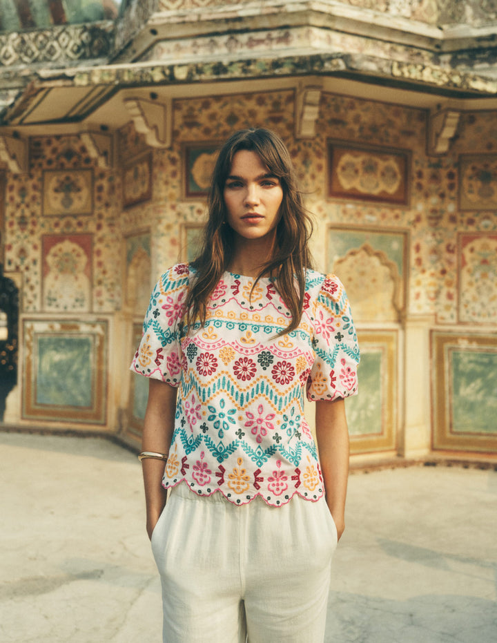 Oberteil aus Leinen mit Puffärmeln-Bunt Lochstickerei