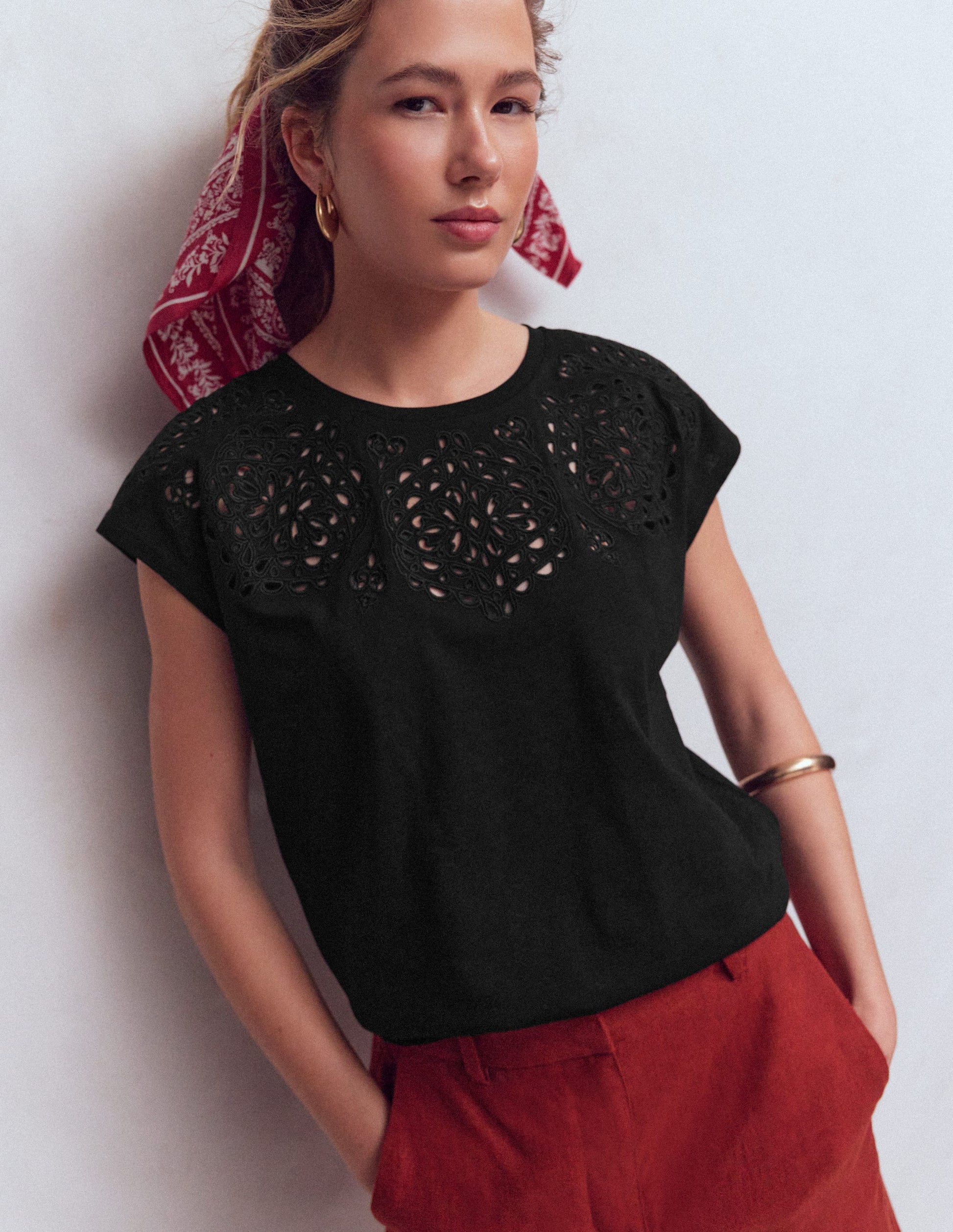 Willow Broderie T-shirt-Black Beauty-1