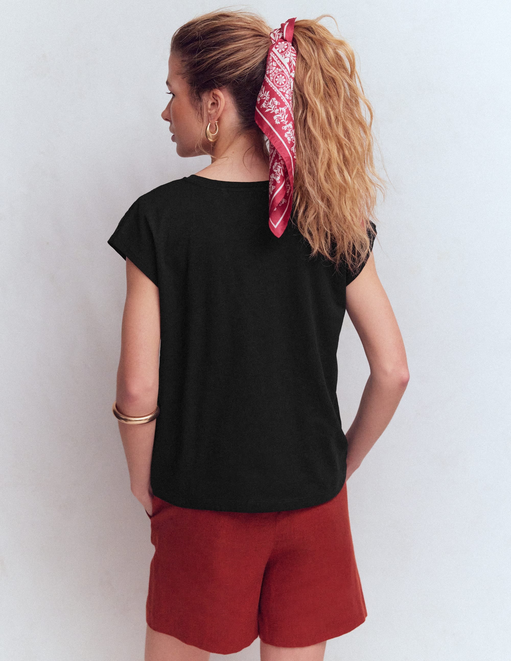 Willow T-Shirt mit Lochstickerei-Black Beauty - Image 3