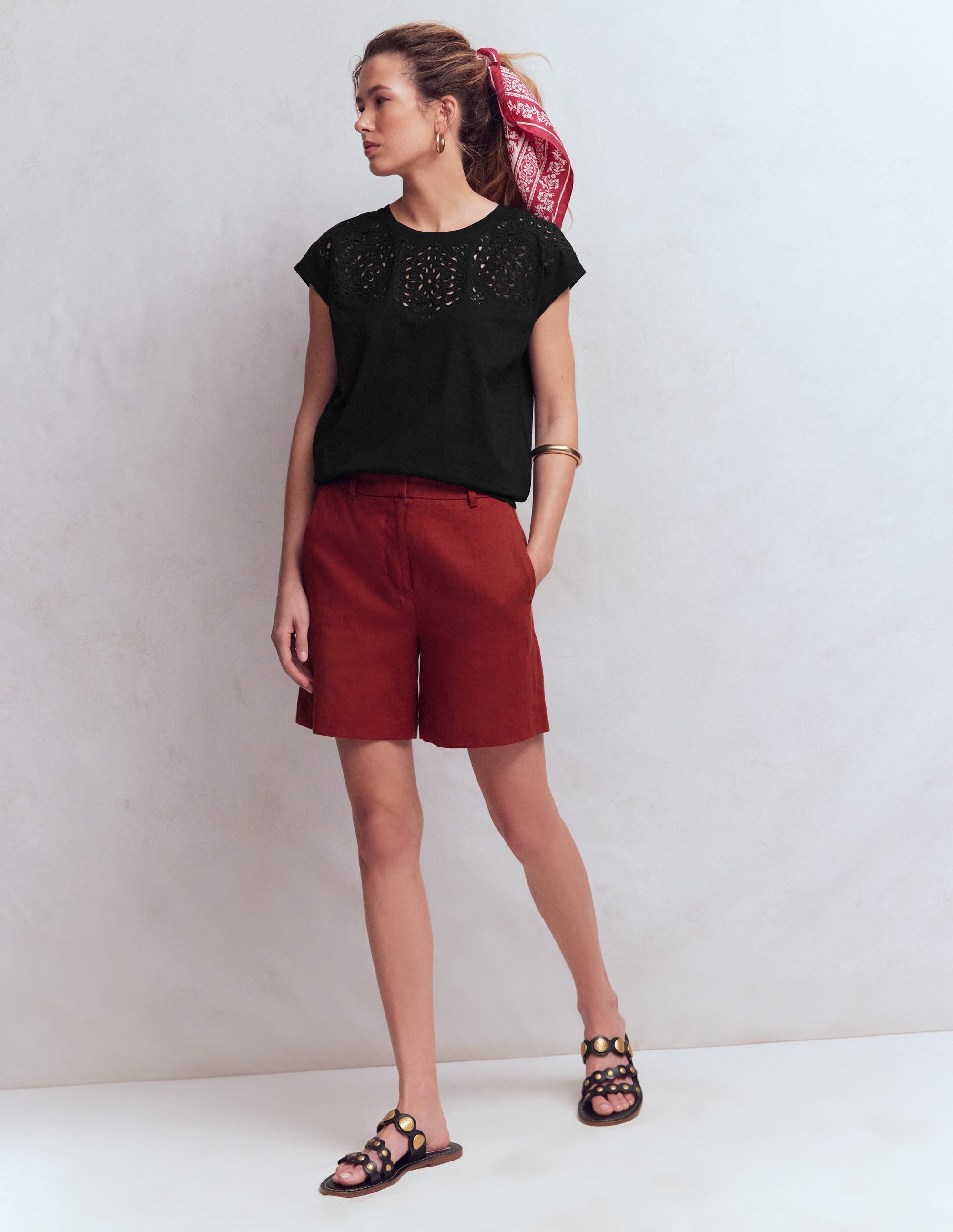 Willow T-Shirt mit Lochstickerei-Black Beauty - Image 4