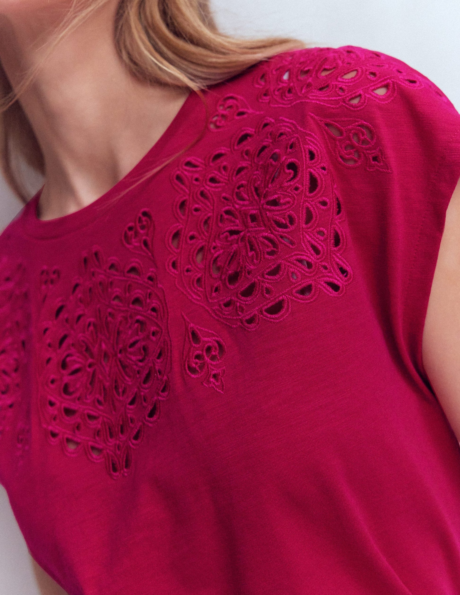 Willow T-Shirt mit Lochstickerei-Granita-2