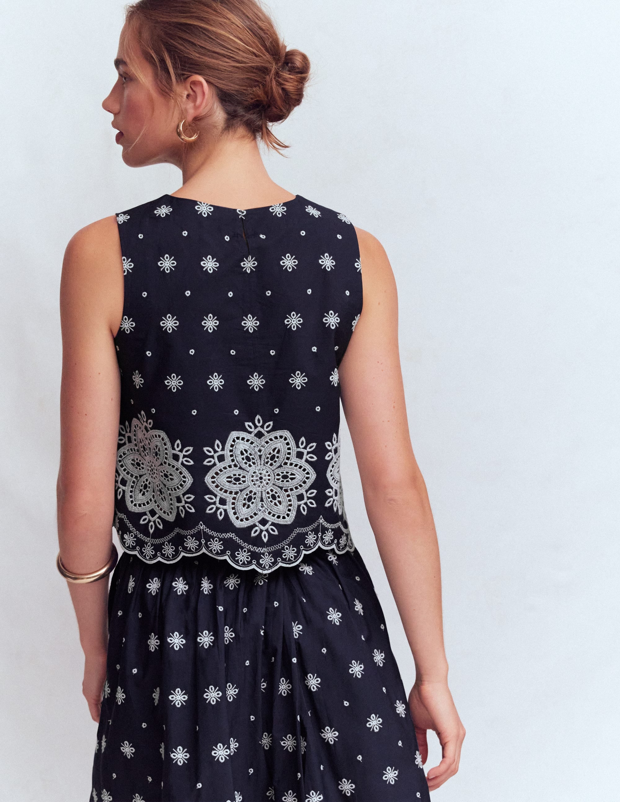 Débardeur Sofia à broderie anglaise-Bleu marine - Image 3