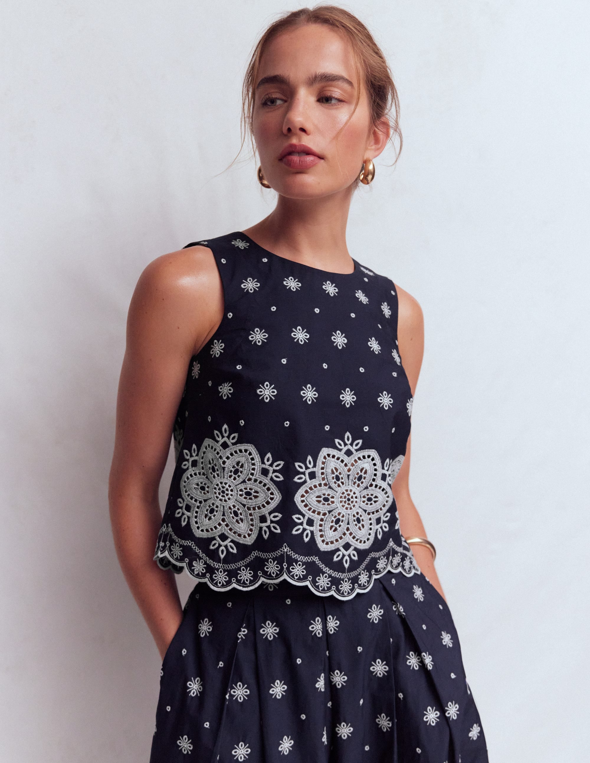 Débardeur Sofia à broderie anglaise-Bleu marine - Image 5