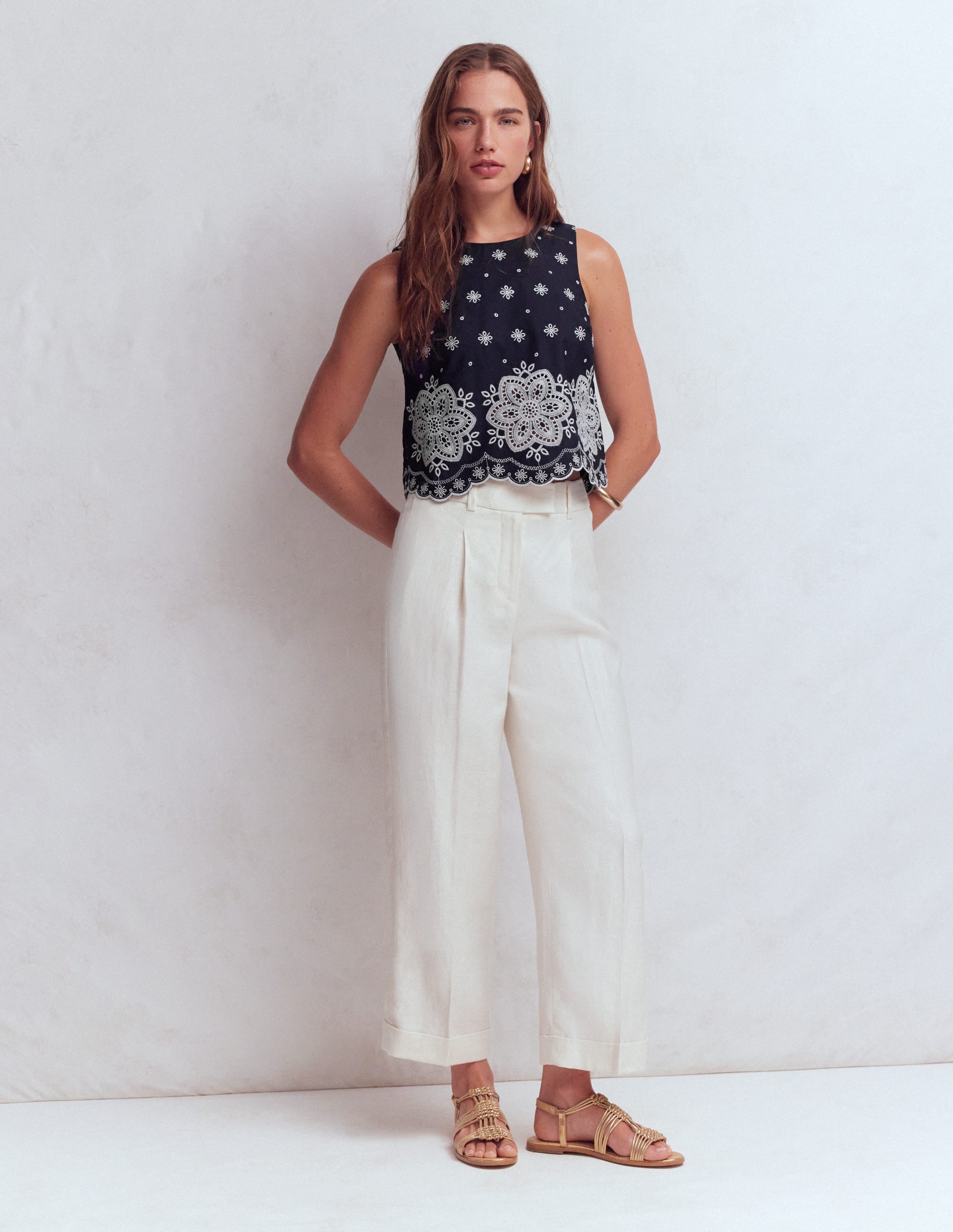 Débardeur Sofia à broderie anglaise-Bleu marine - Image 6