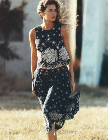 Sofia Oberteil aus Baumwolle mit Lochstickerei-Marineblau