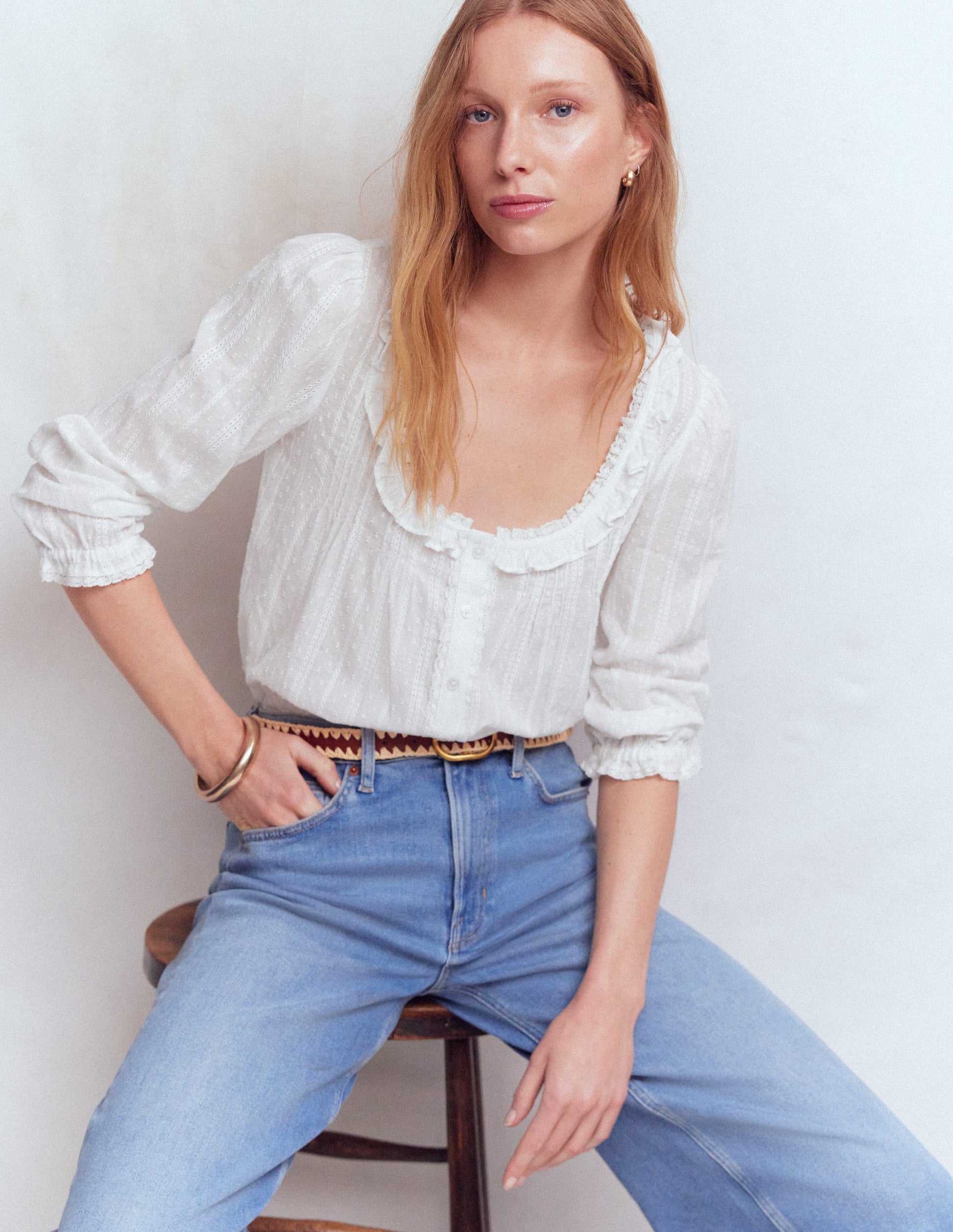 Rüschenoberteil mit tiefem Rundhalsausschnitt-Weiß-1