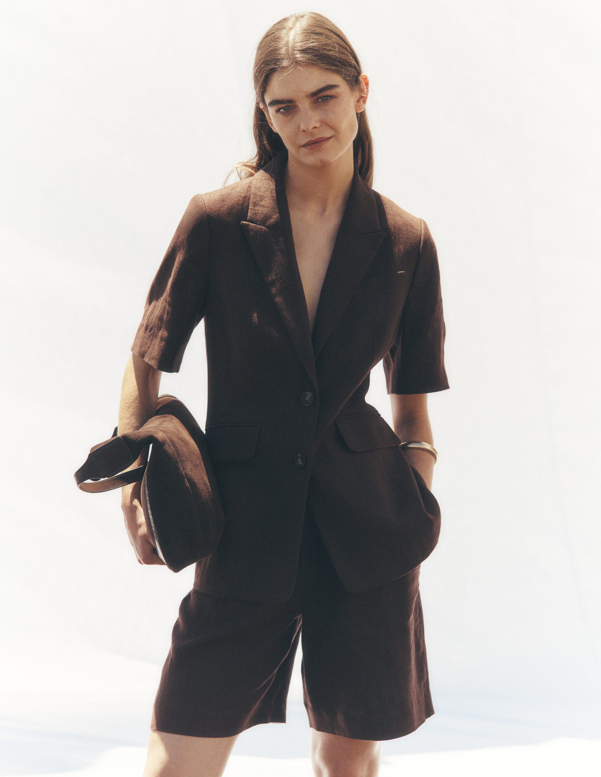 Kurzärmeliger Leinenblazer-Bitterschokolade-1