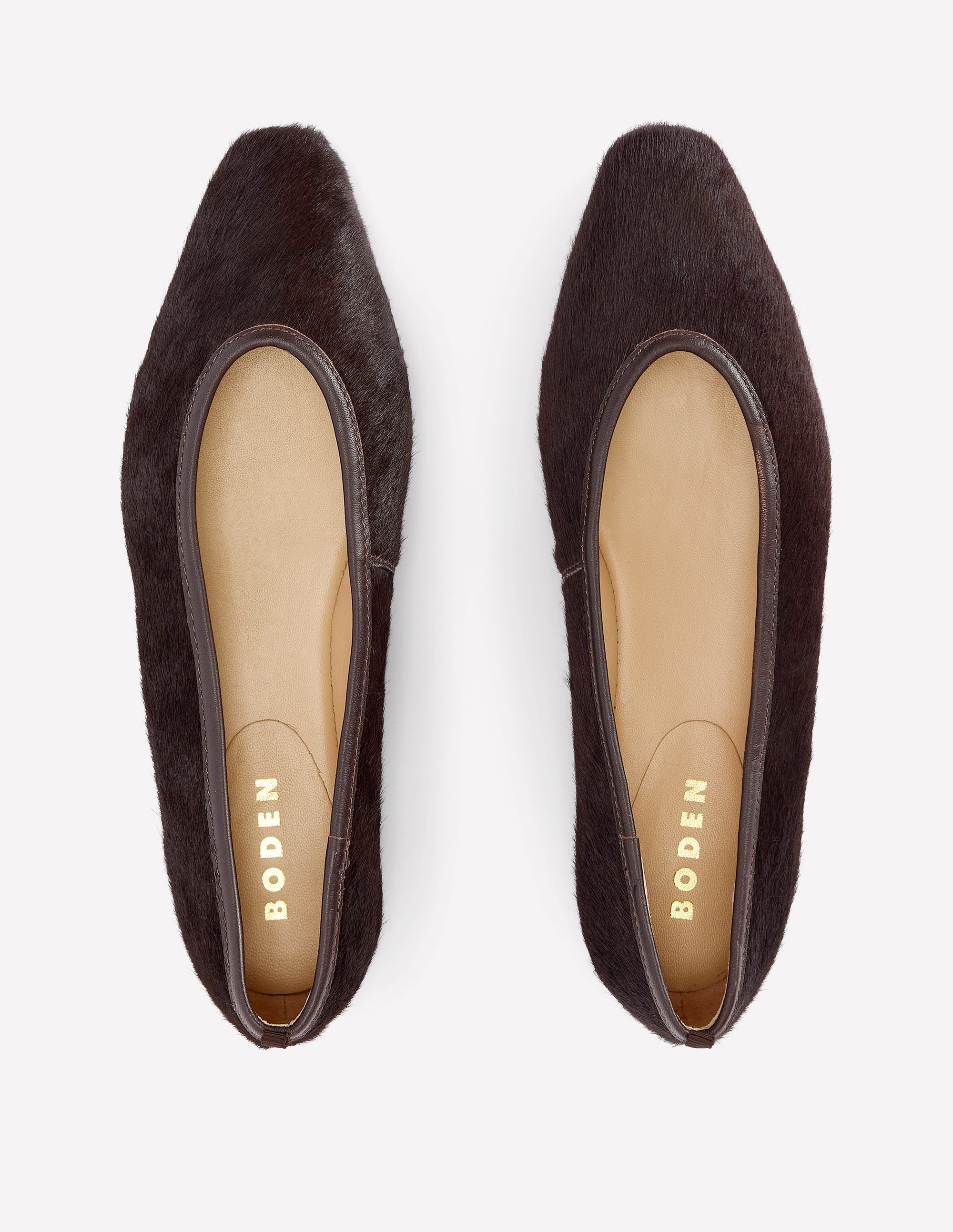Nadia Flache Schuhe mit geformter Zehenpartie-Bitterschokolade - Image 5