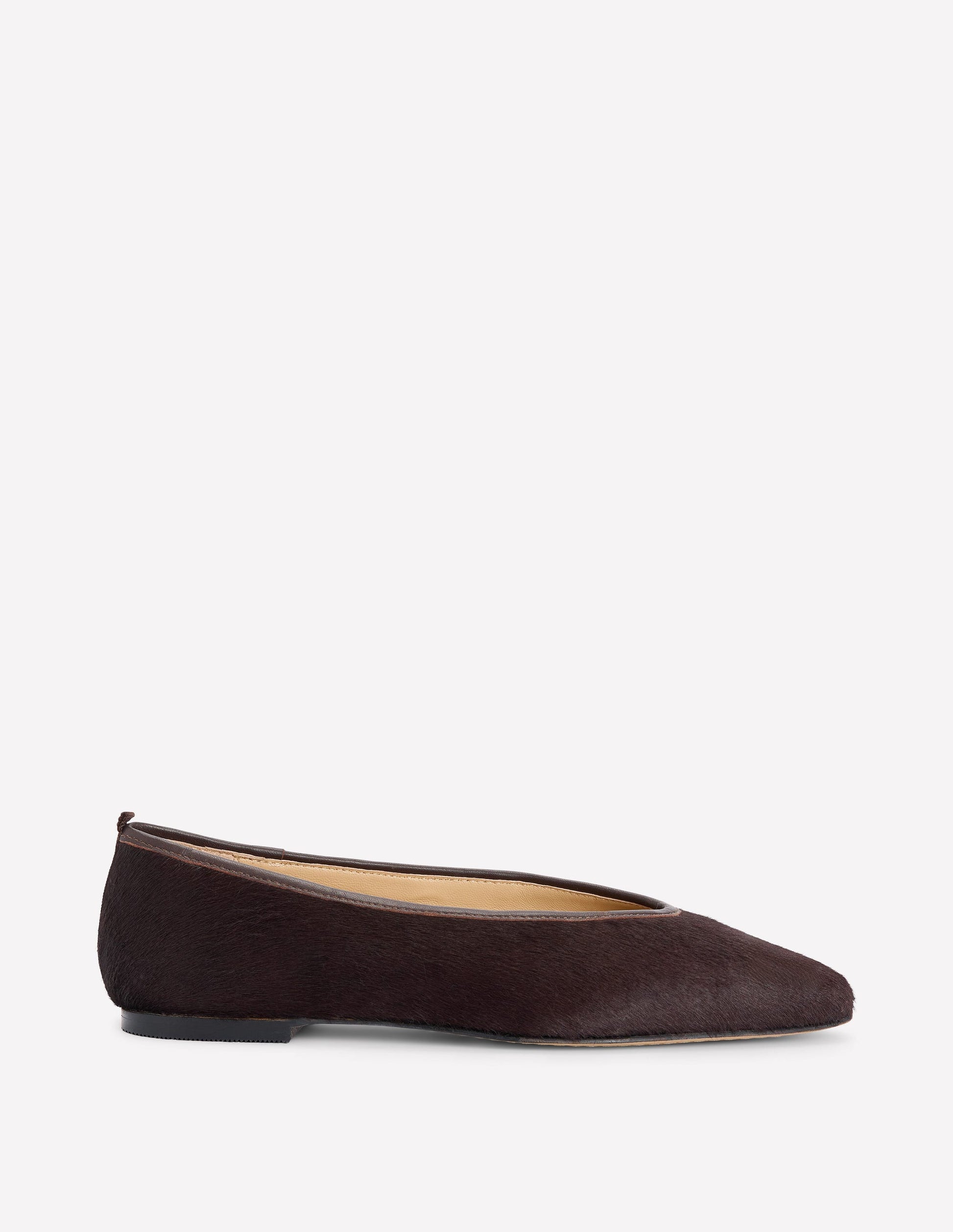 Nadia Flache Schuhe mit geformter Zehenpartie-Bitterschokolade-1