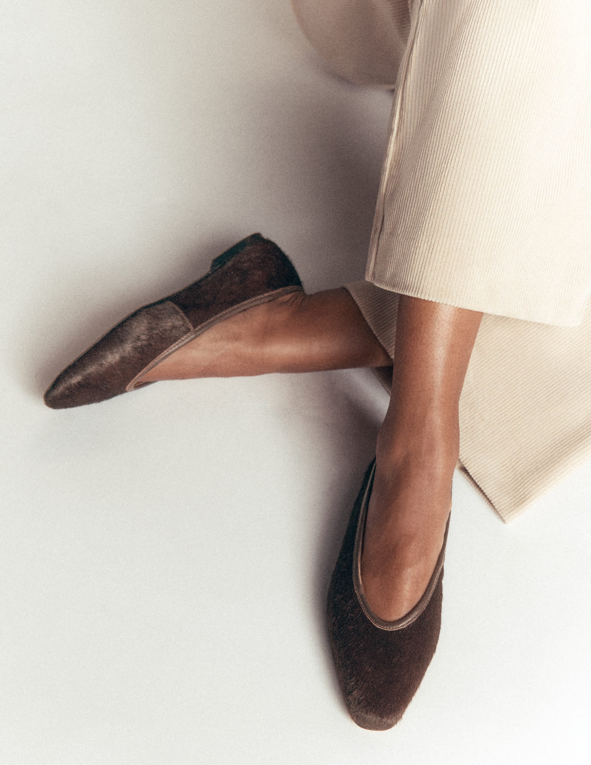 Nadia Flache Schuhe mit geformter Zehenpartie-Bitterschokolade - Image 2
