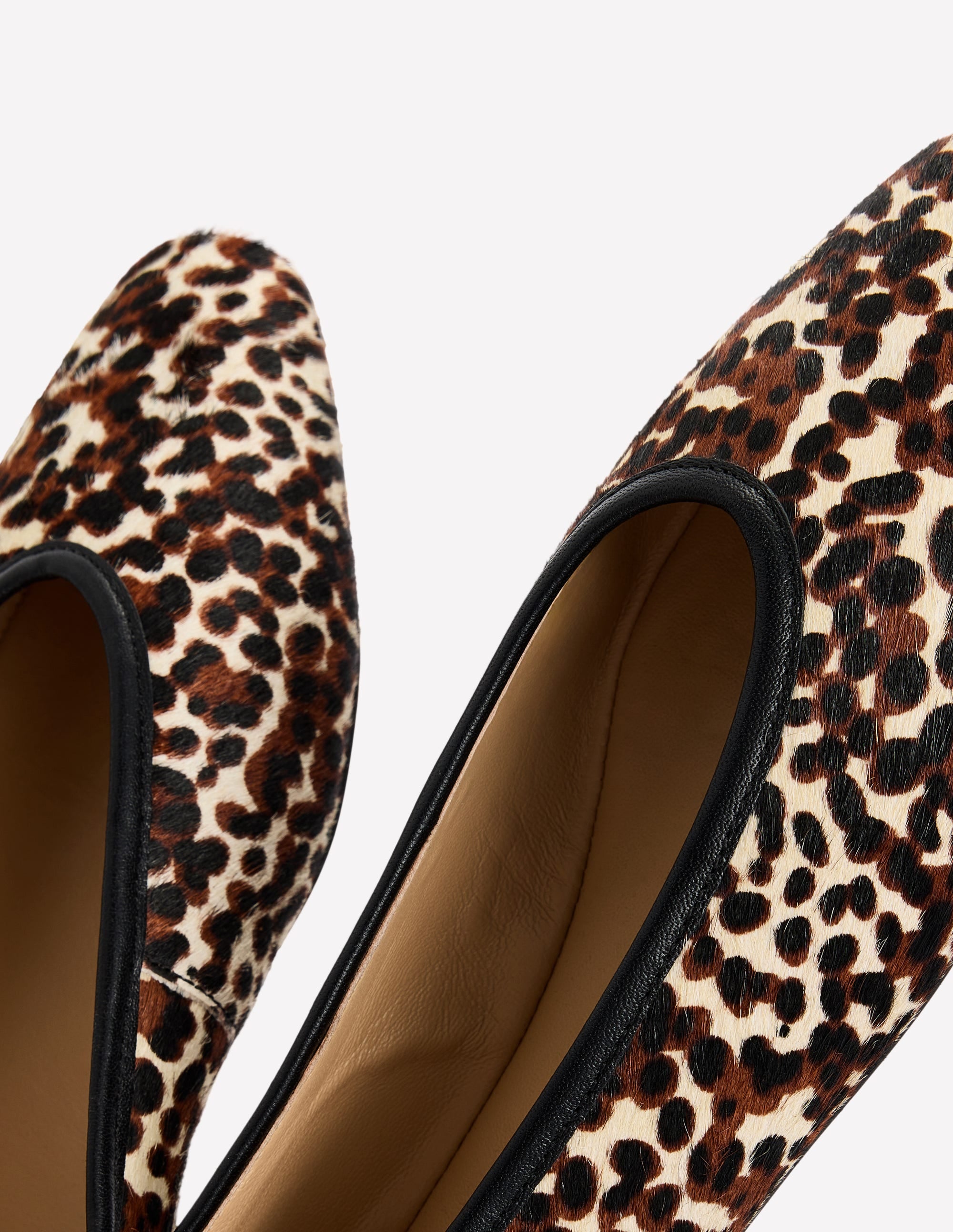 Nadia Flache Schuhe mit geformter Zehenpartie-Schwarz/Naturweiß - Image 4