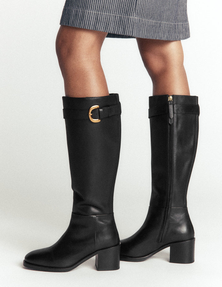 Kniehohe Stiefel mit Schnallendetail-Schwarz