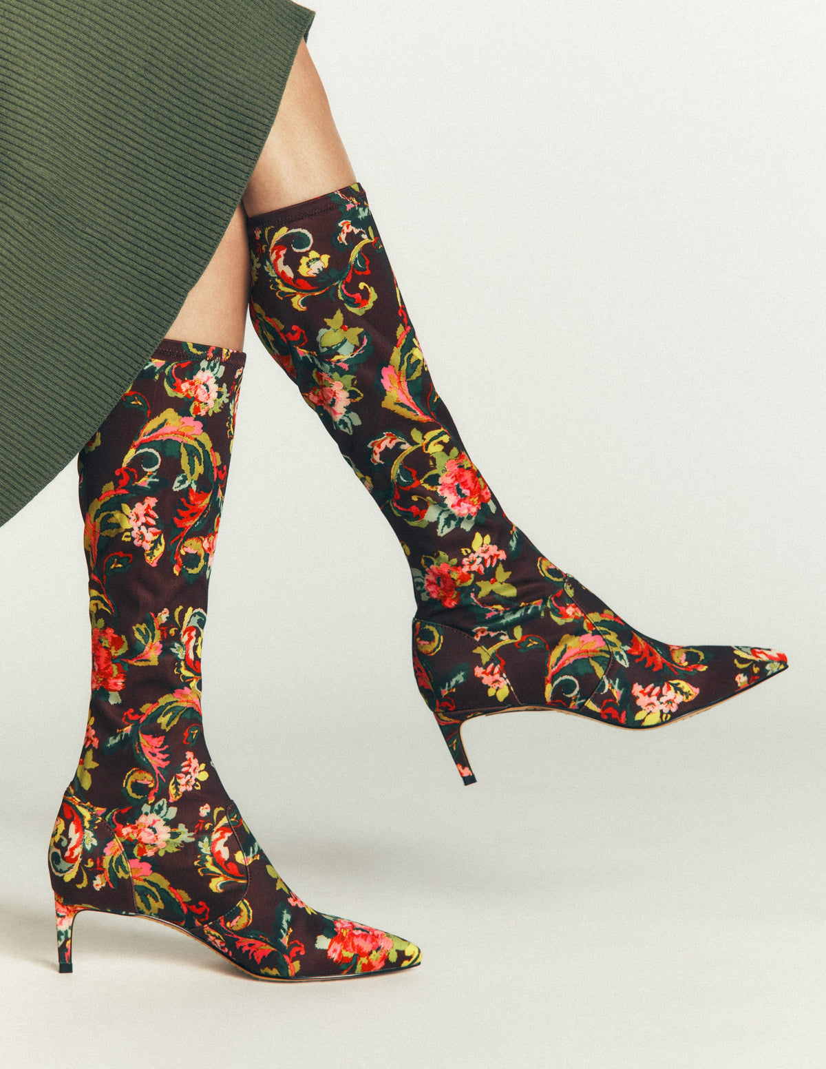 Stretch-Stiefel mit Kitten-Absatz-Blumenmuster - Image 2